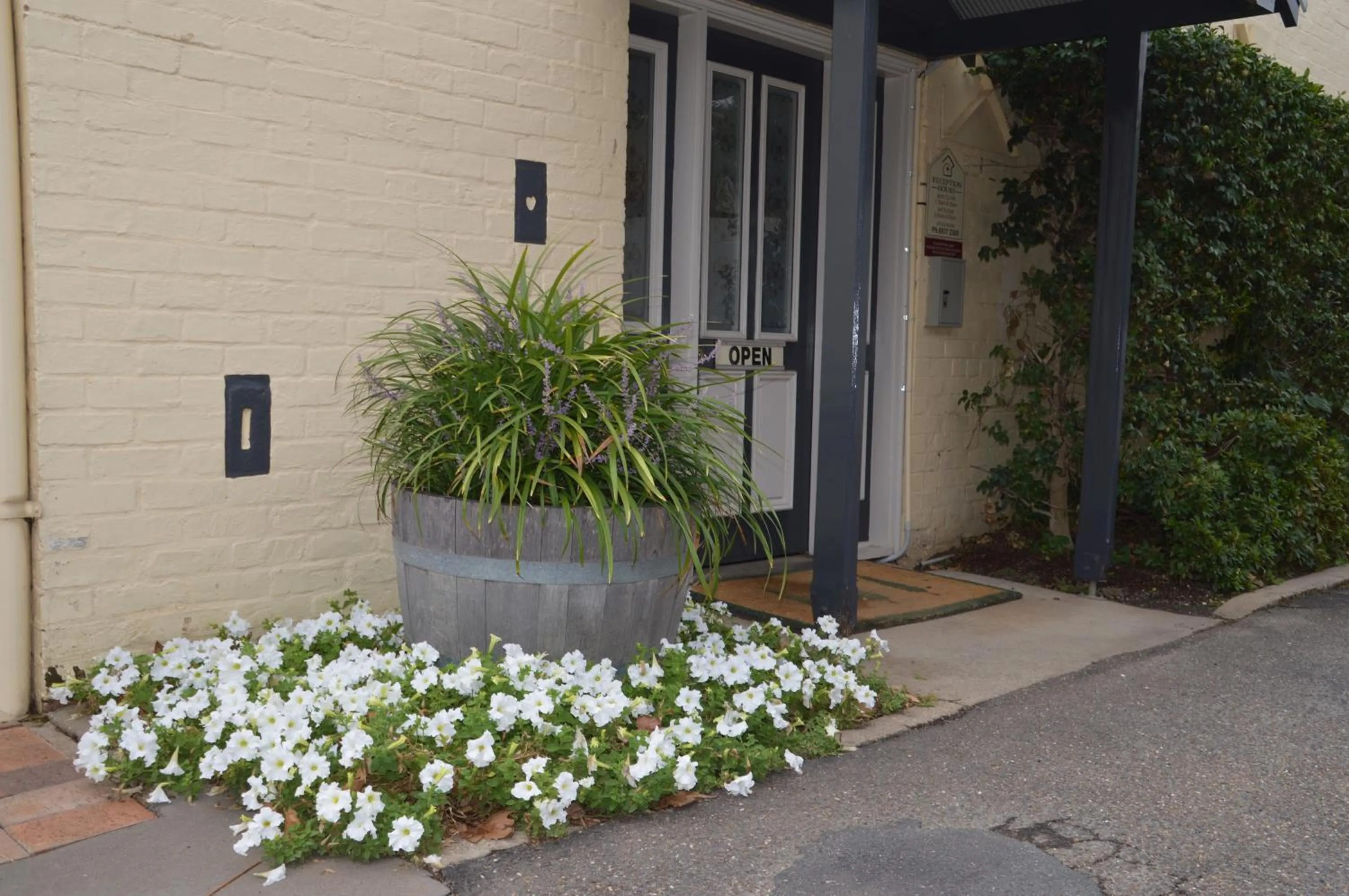 Facade/entrance in Centralpoint Motel