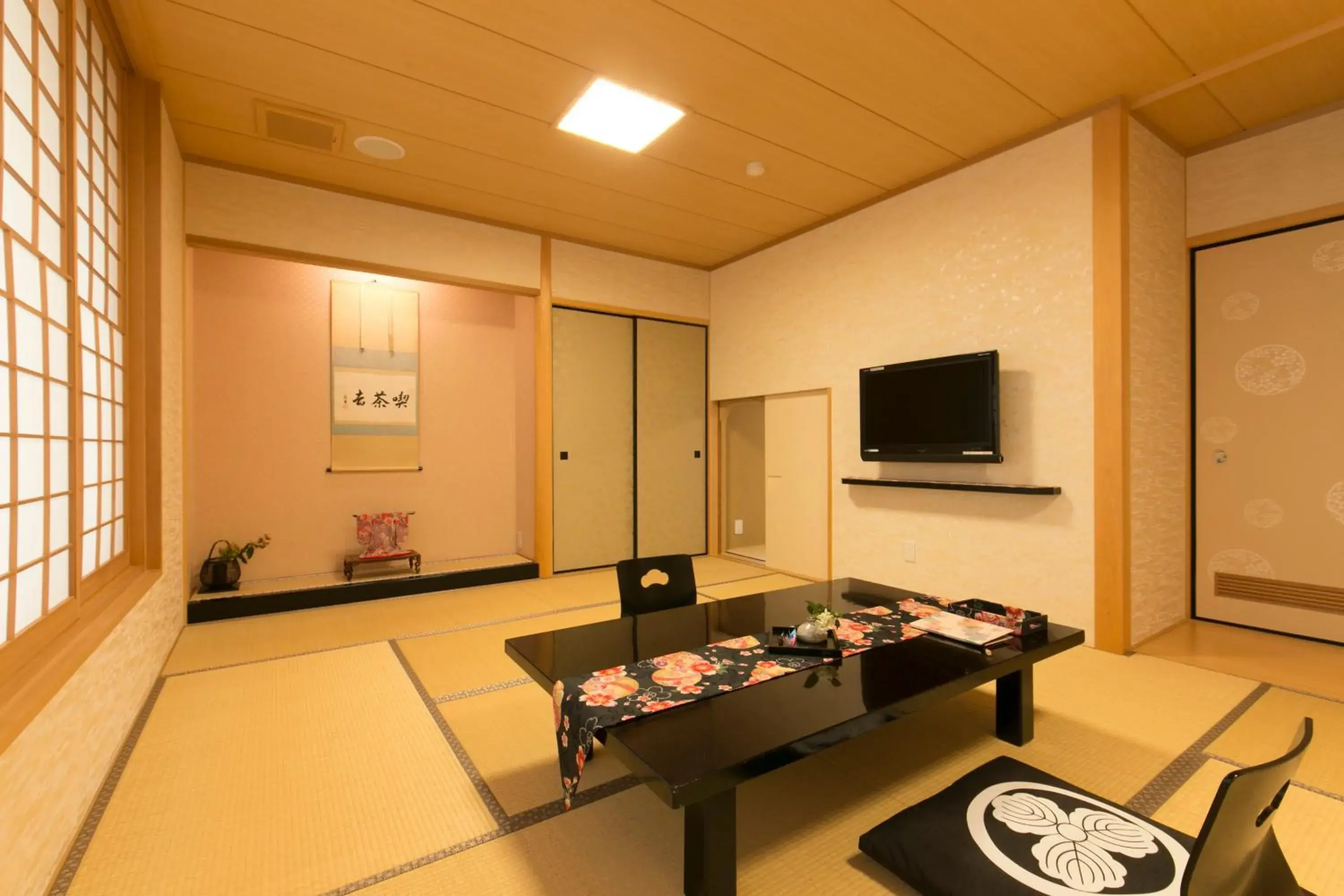 Dining area, TV/Entertainment Center in Matsui Bekkan Hanakanzashi