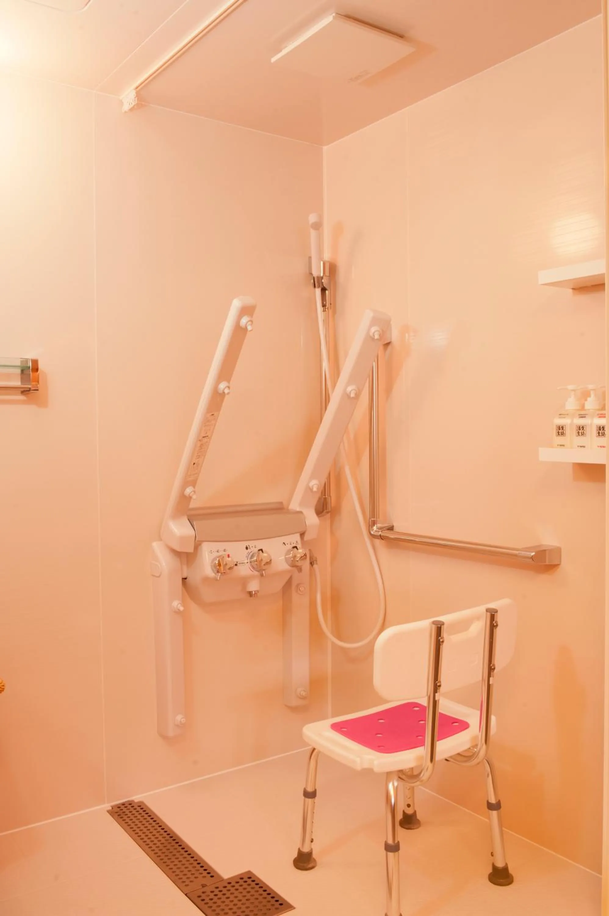 Shower in Matsui Honkan