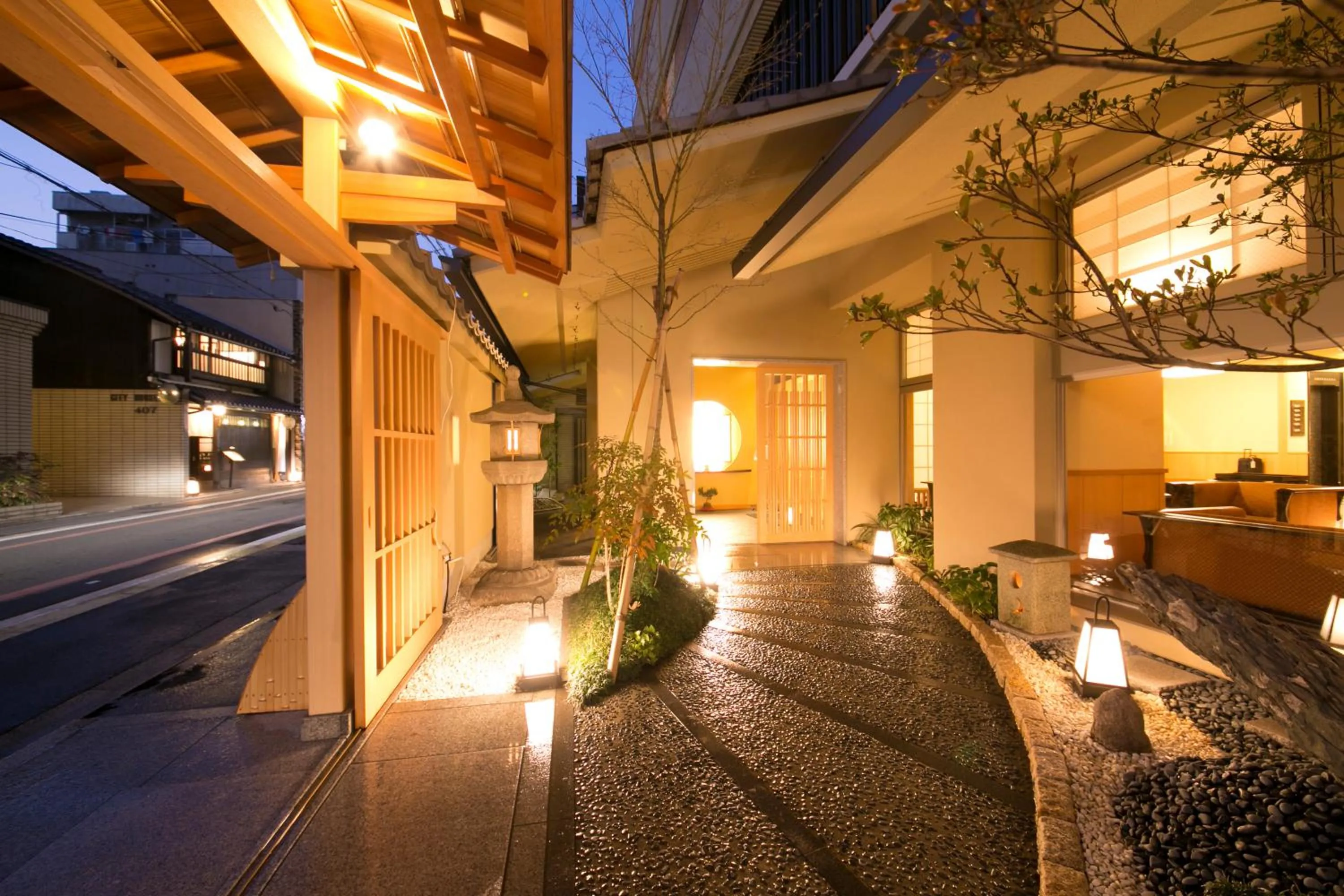 Facade/entrance in Matsui Honkan