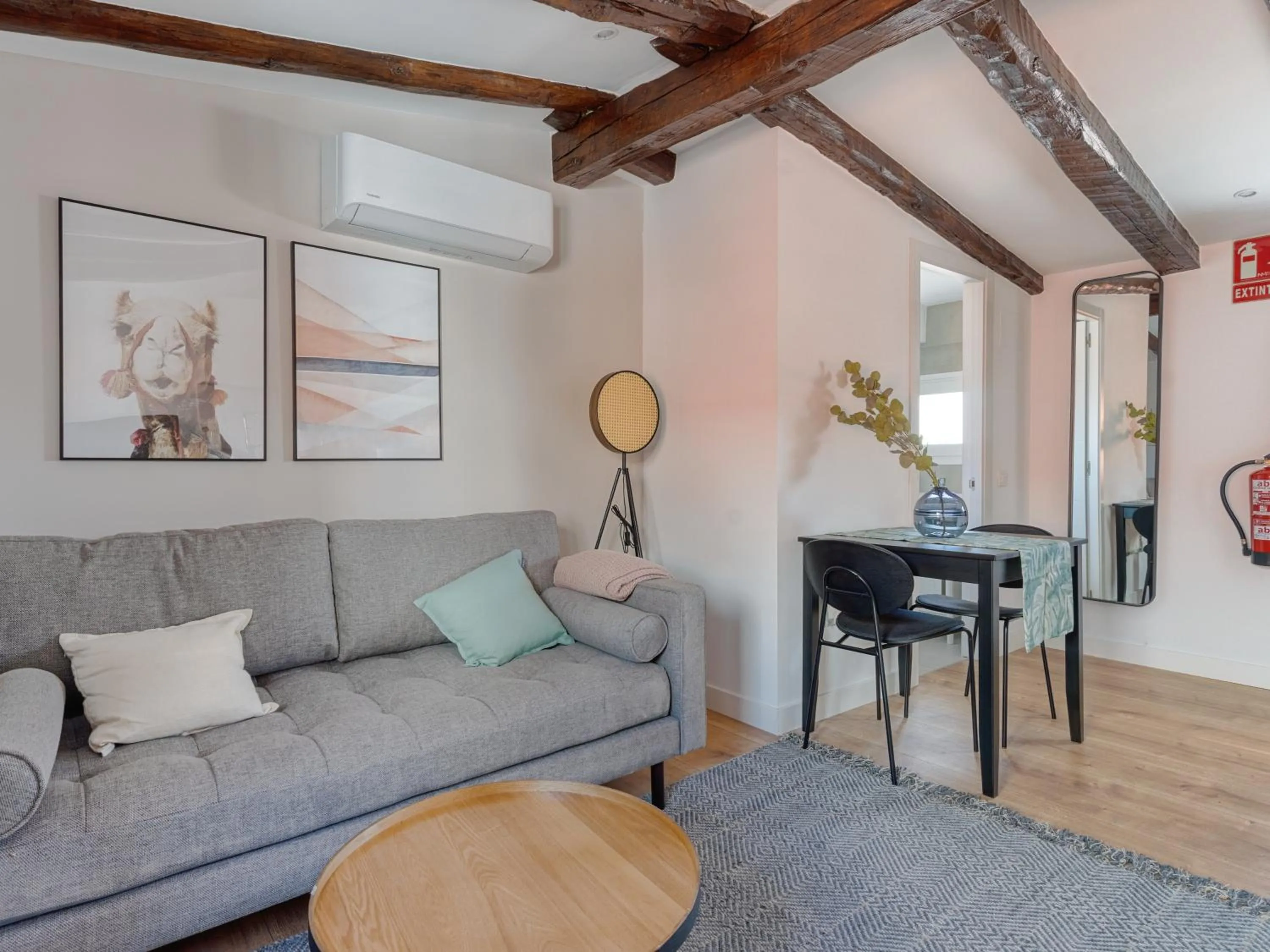 Living room in Limehome Madrid Calle de Fomento - estancia temporal