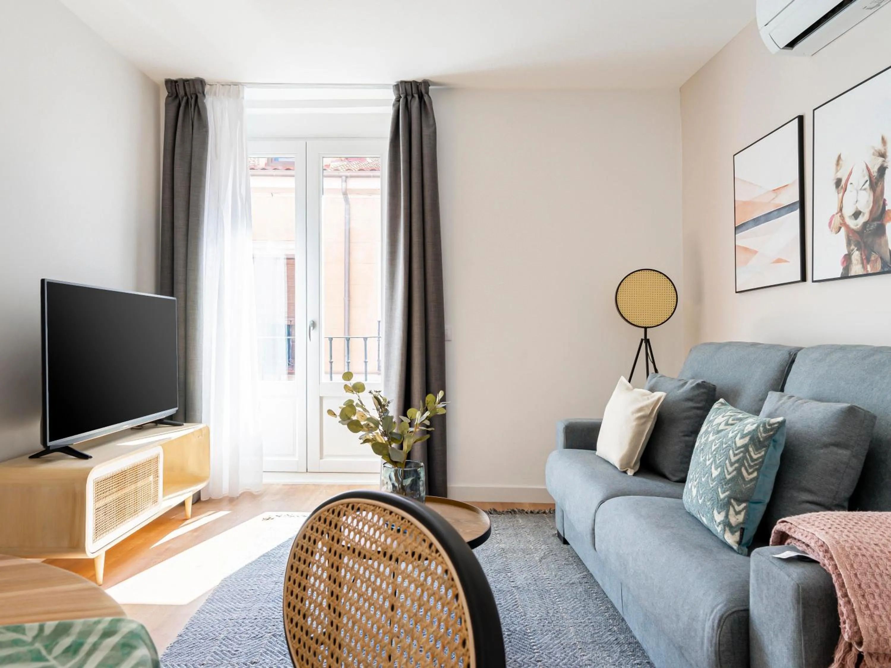 Living room in Limehome Madrid Calle de Fomento - estancia temporal