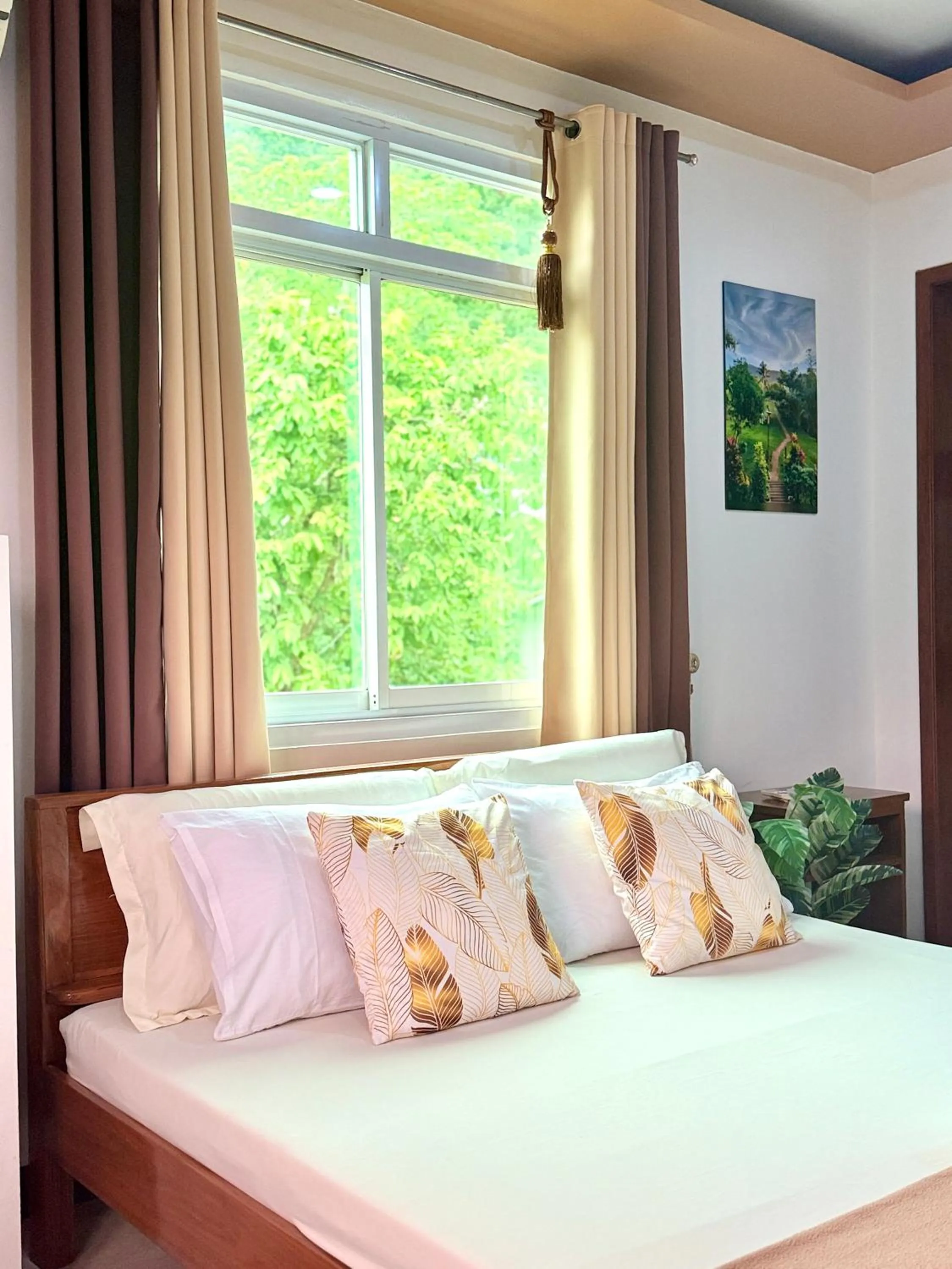 Bed in Buena's Haven Travelodge