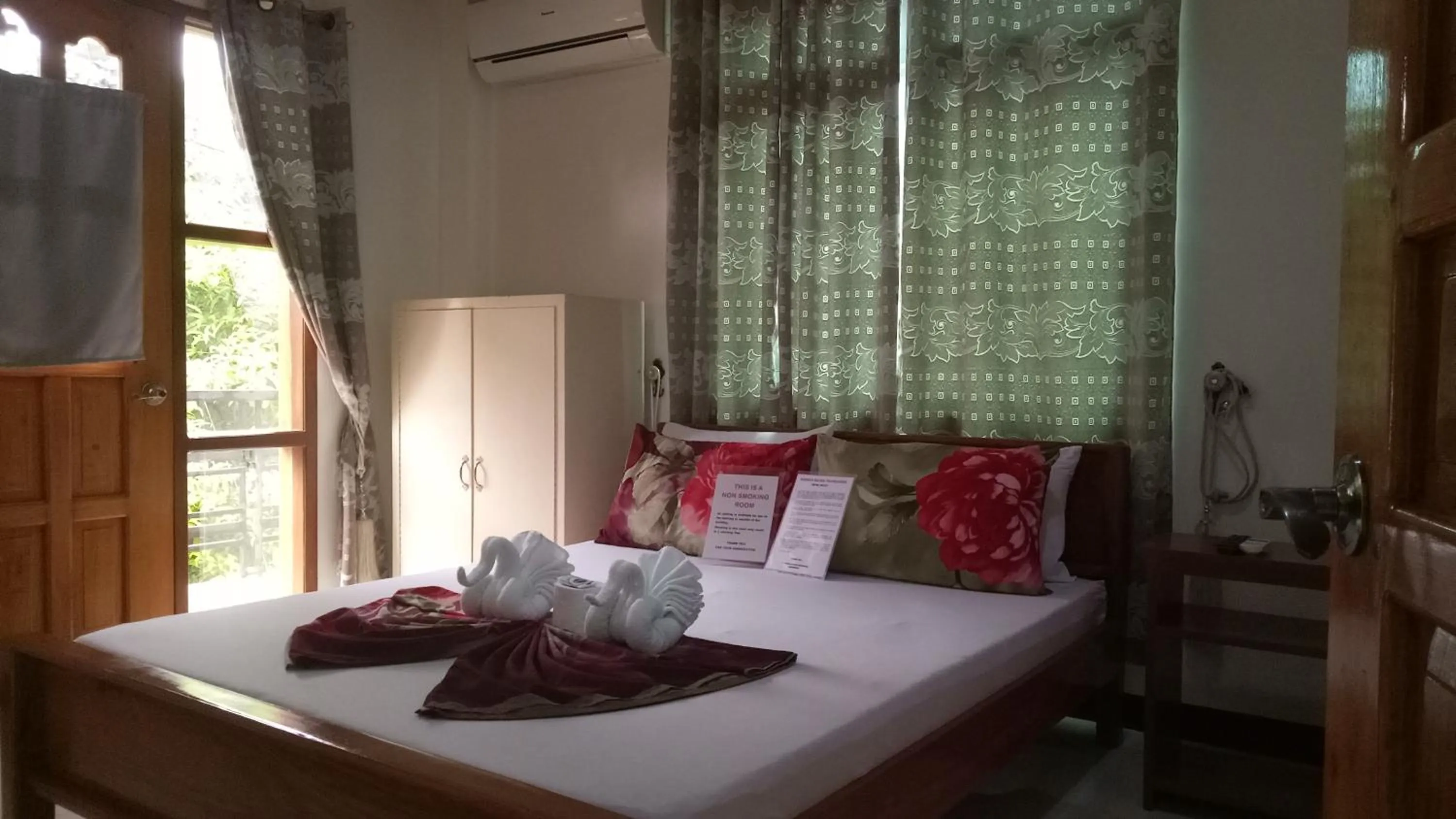 Photo of the whole room, Bed in Buena's Haven Travelodge