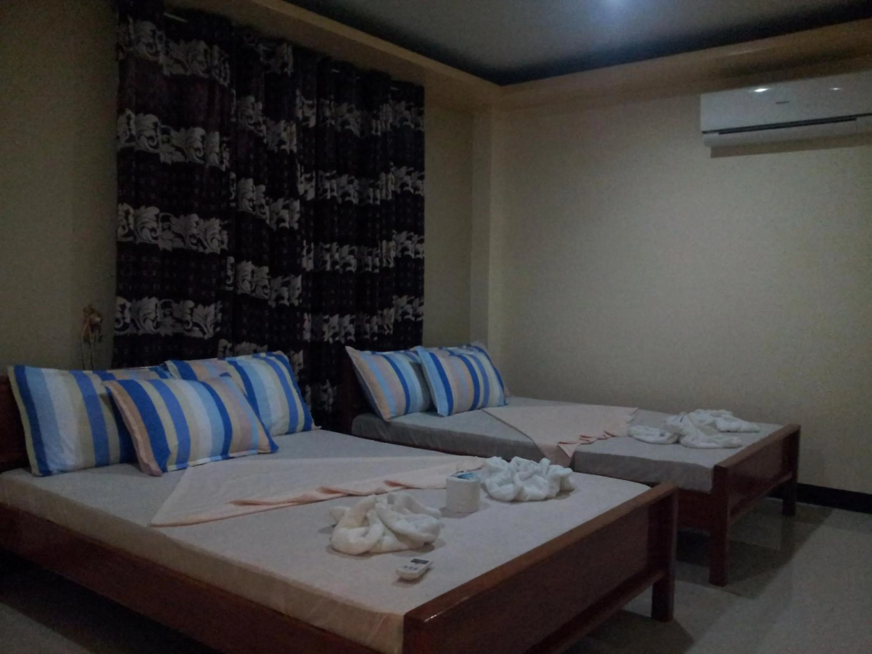 Photo of the whole room, Bed in Buena's Haven Travelodge