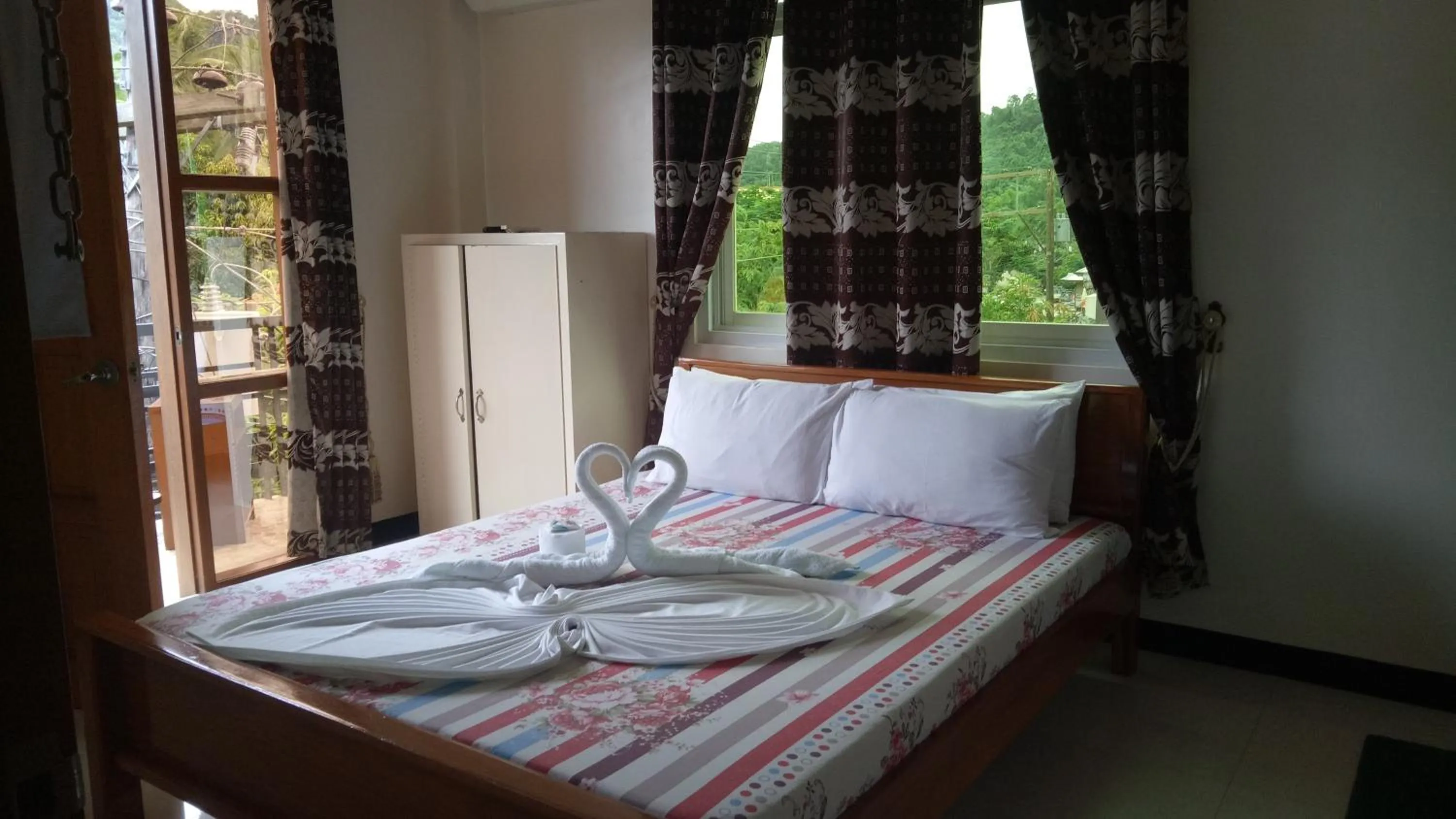 Photo of the whole room, Bed in Buena's Haven Travelodge