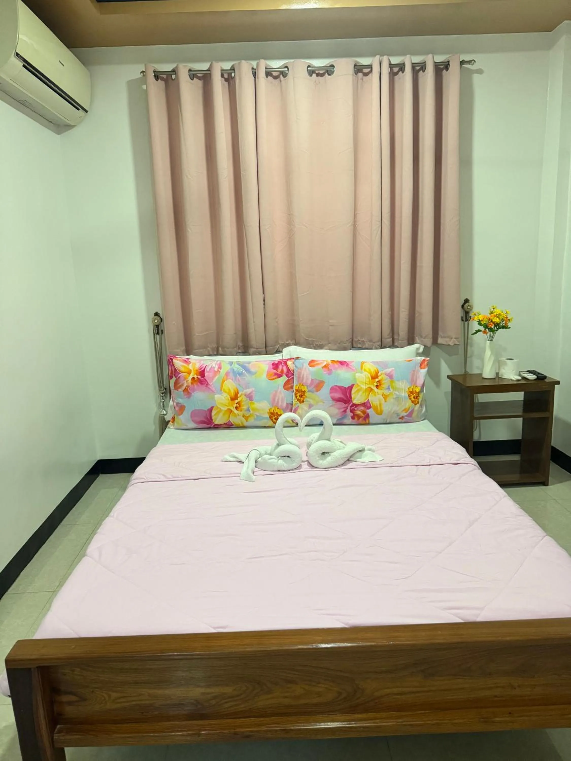 Bed in Buena's Haven Travelodge