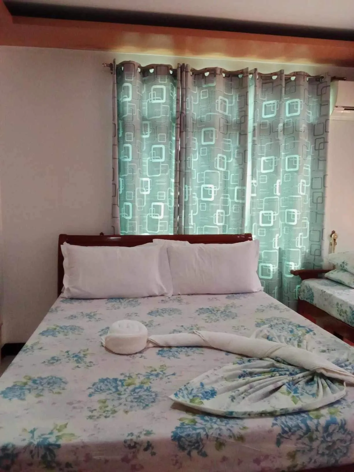 Bed in Buena's Haven Travelodge