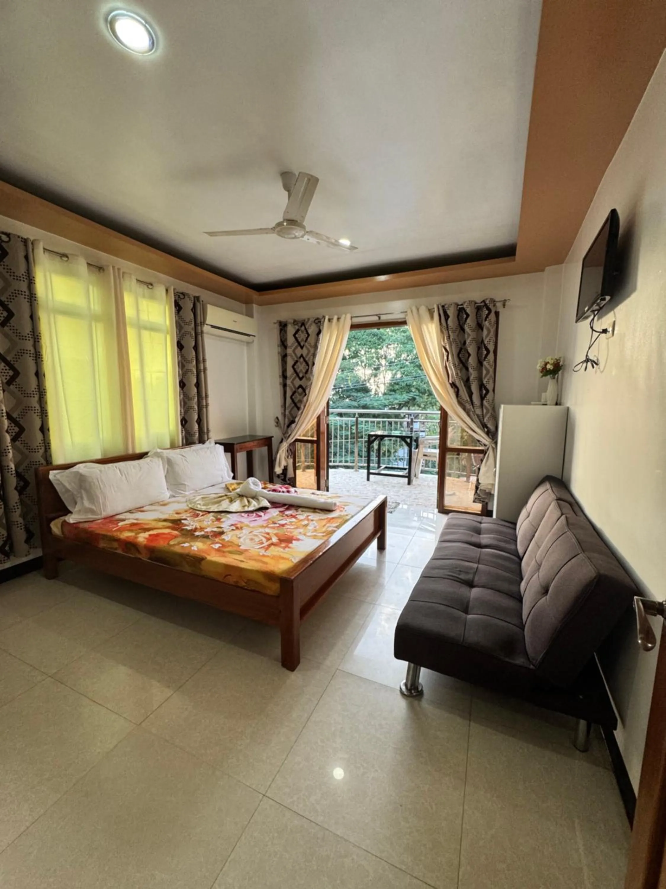 Bed in Buena's Haven Travelodge