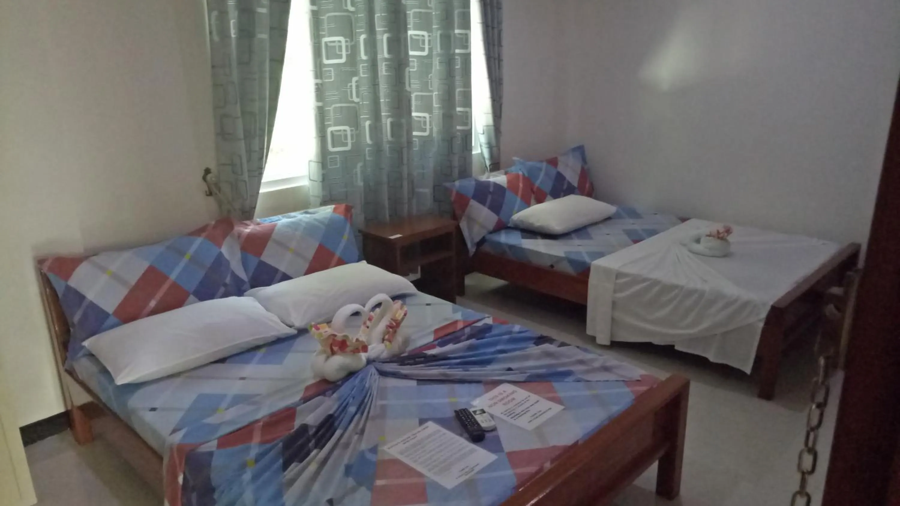 Photo of the whole room, Bed in Buena's Haven Travelodge