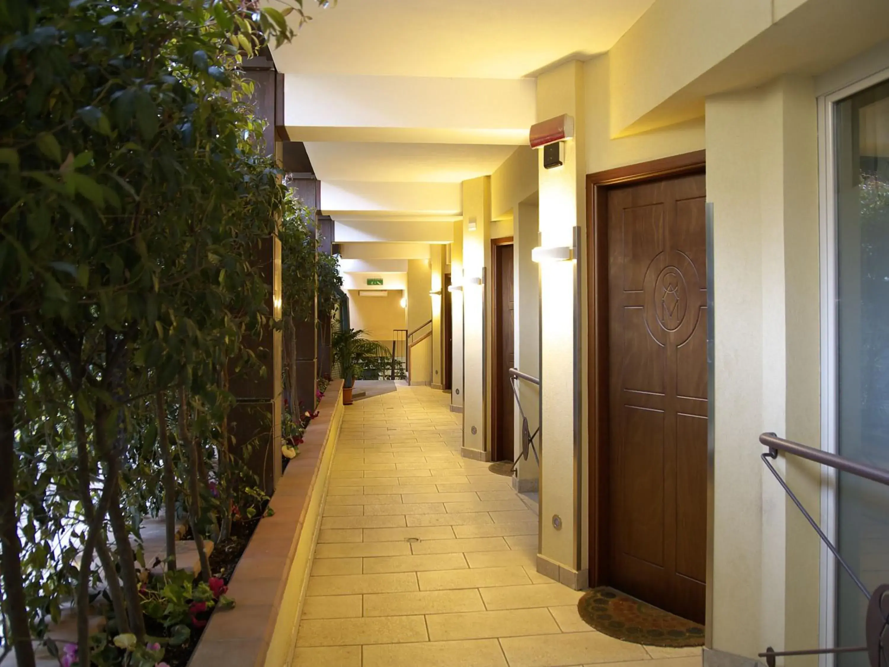 Inner courtyard view in Grande Albergo Maugeri Inner courtyard view in Grande Albergo Maugeri