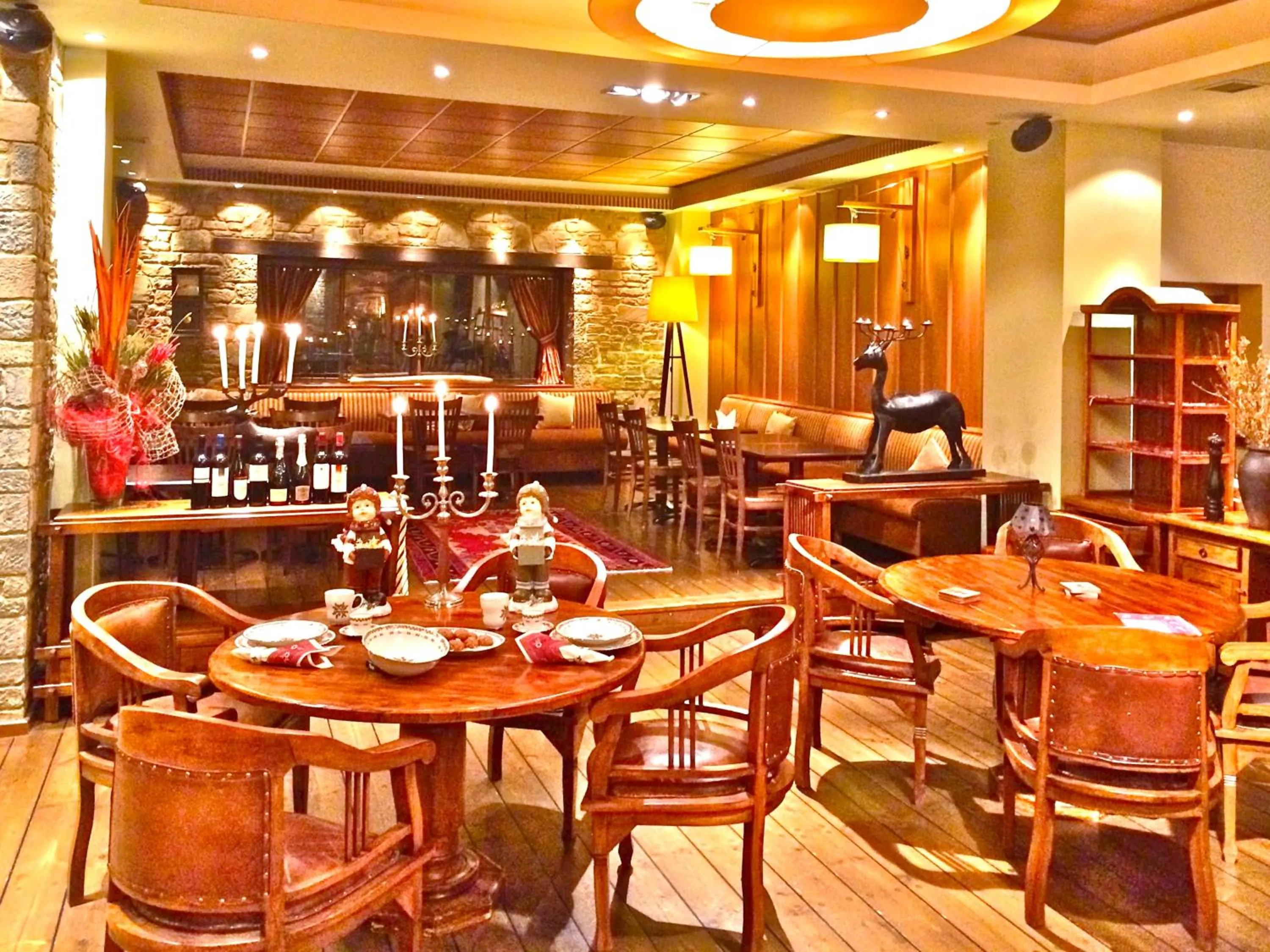 Restaurant/places to eat in Valia Nostra Escape Hotel