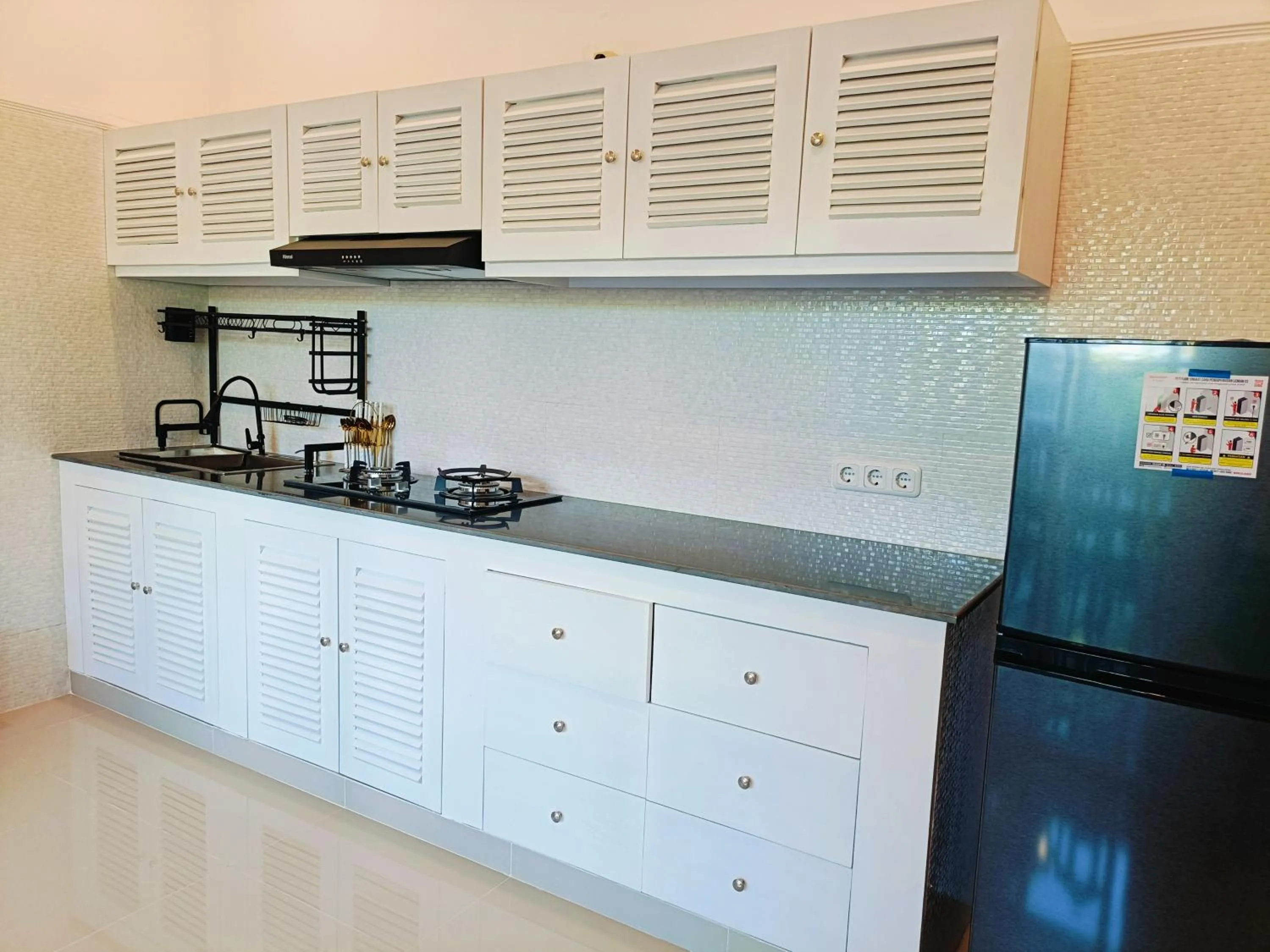 Kitchen or kitchenette in Villa TWIN FLOWER