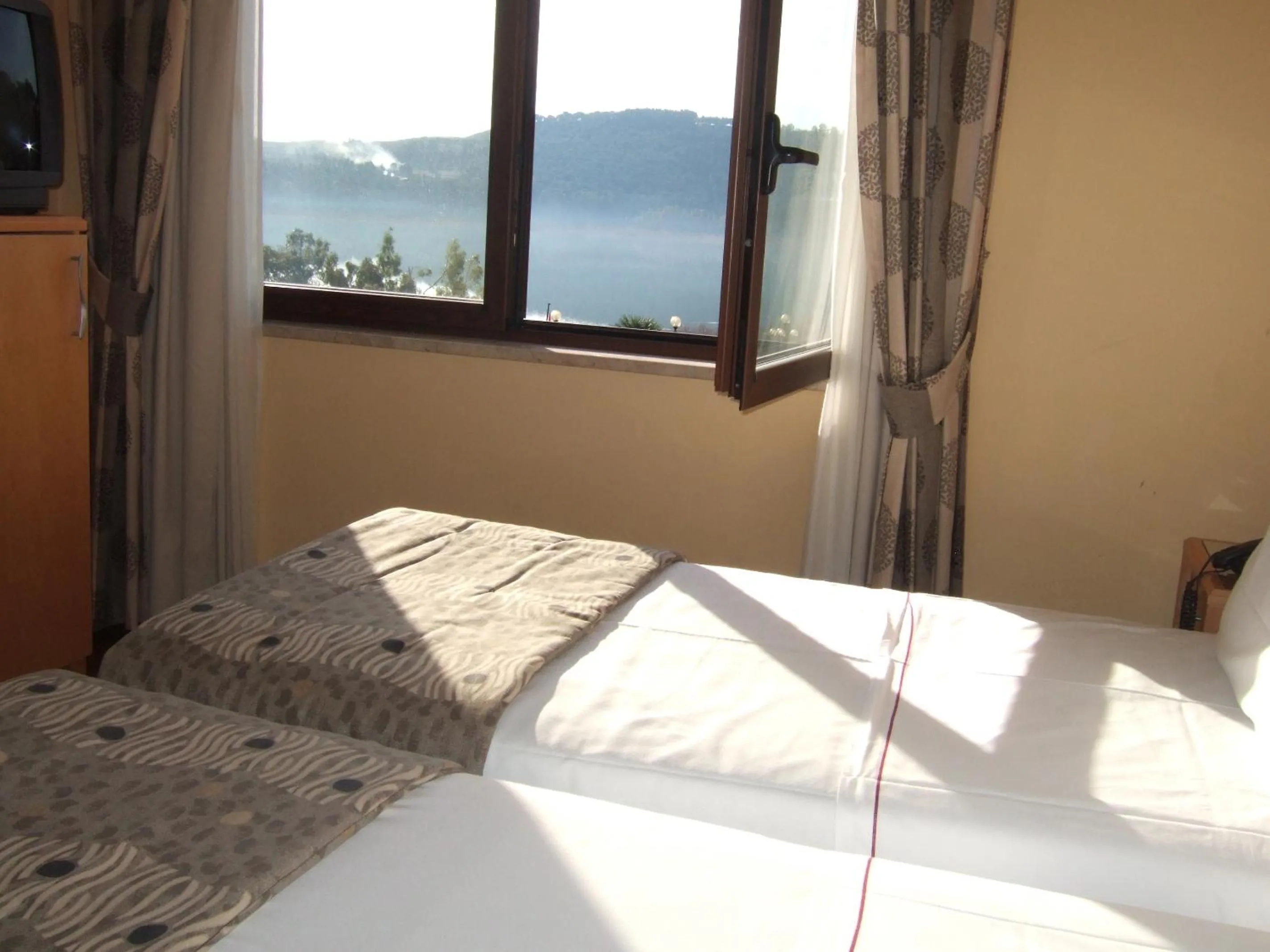 Bedroom, Bed in Riviera Hotel