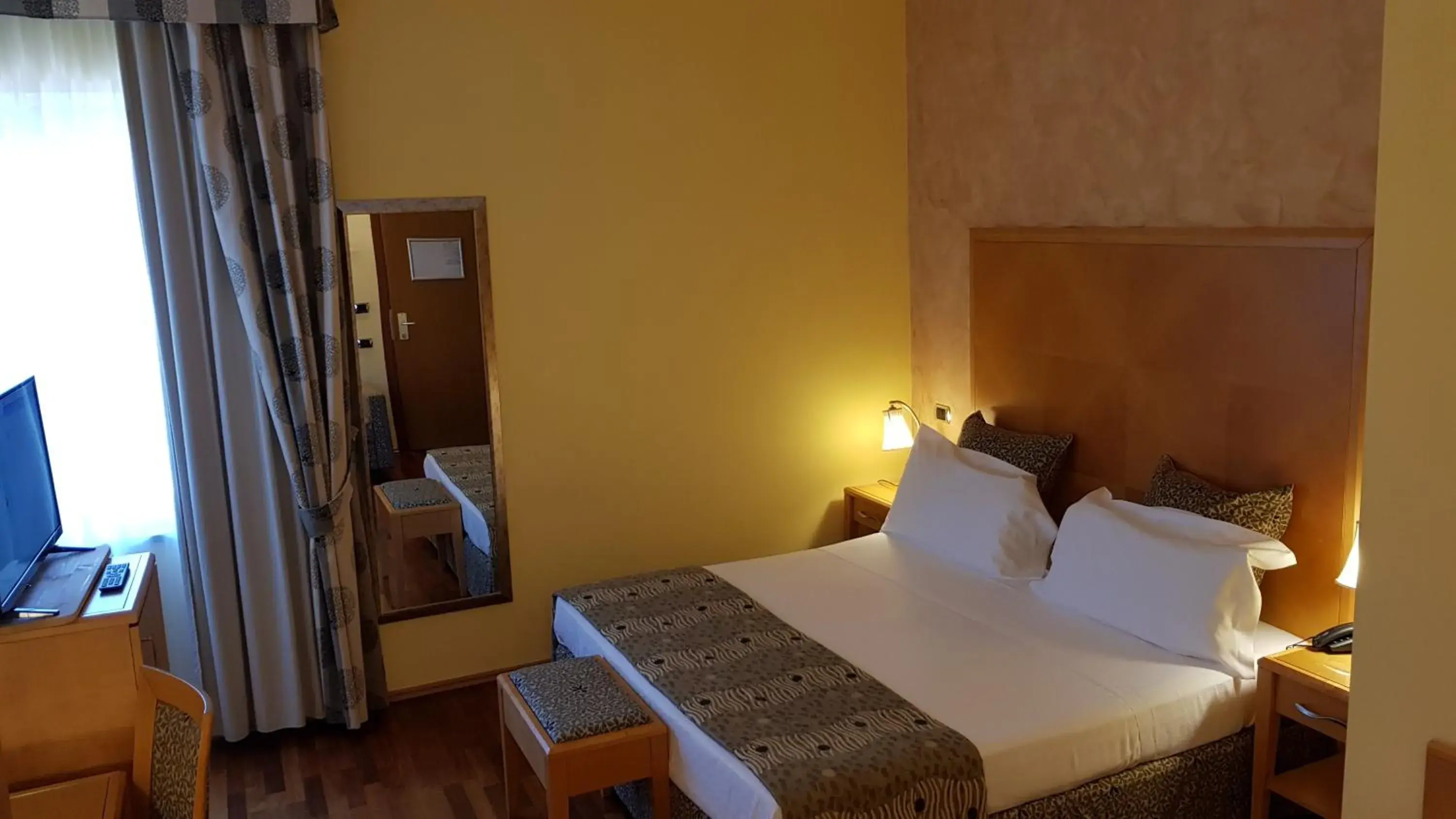 Standard King Room in Riviera Hotel Standard King Room in Riviera Hotel