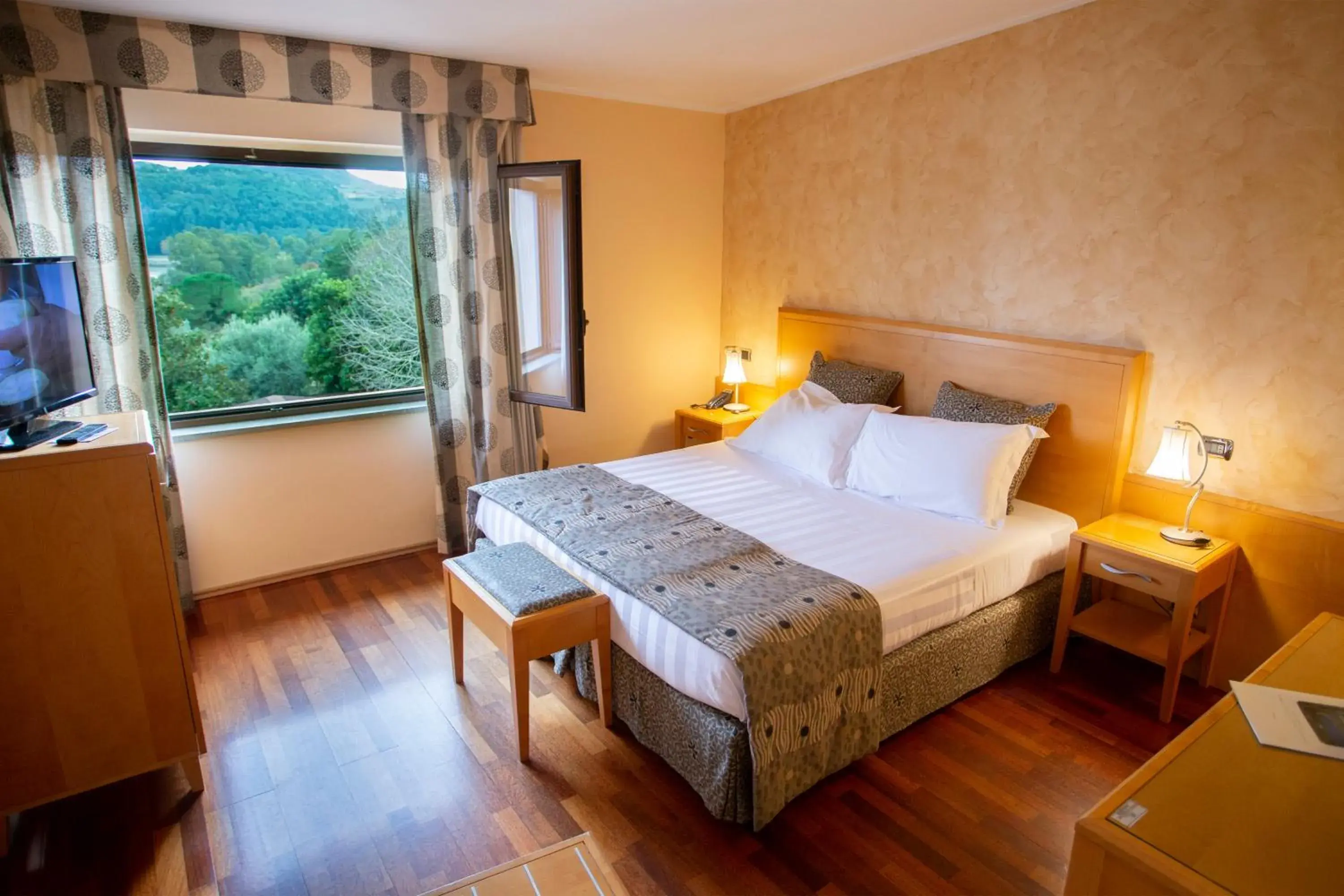 Superior King Room in Riviera Hotel Superior King Room in Riviera Hotel