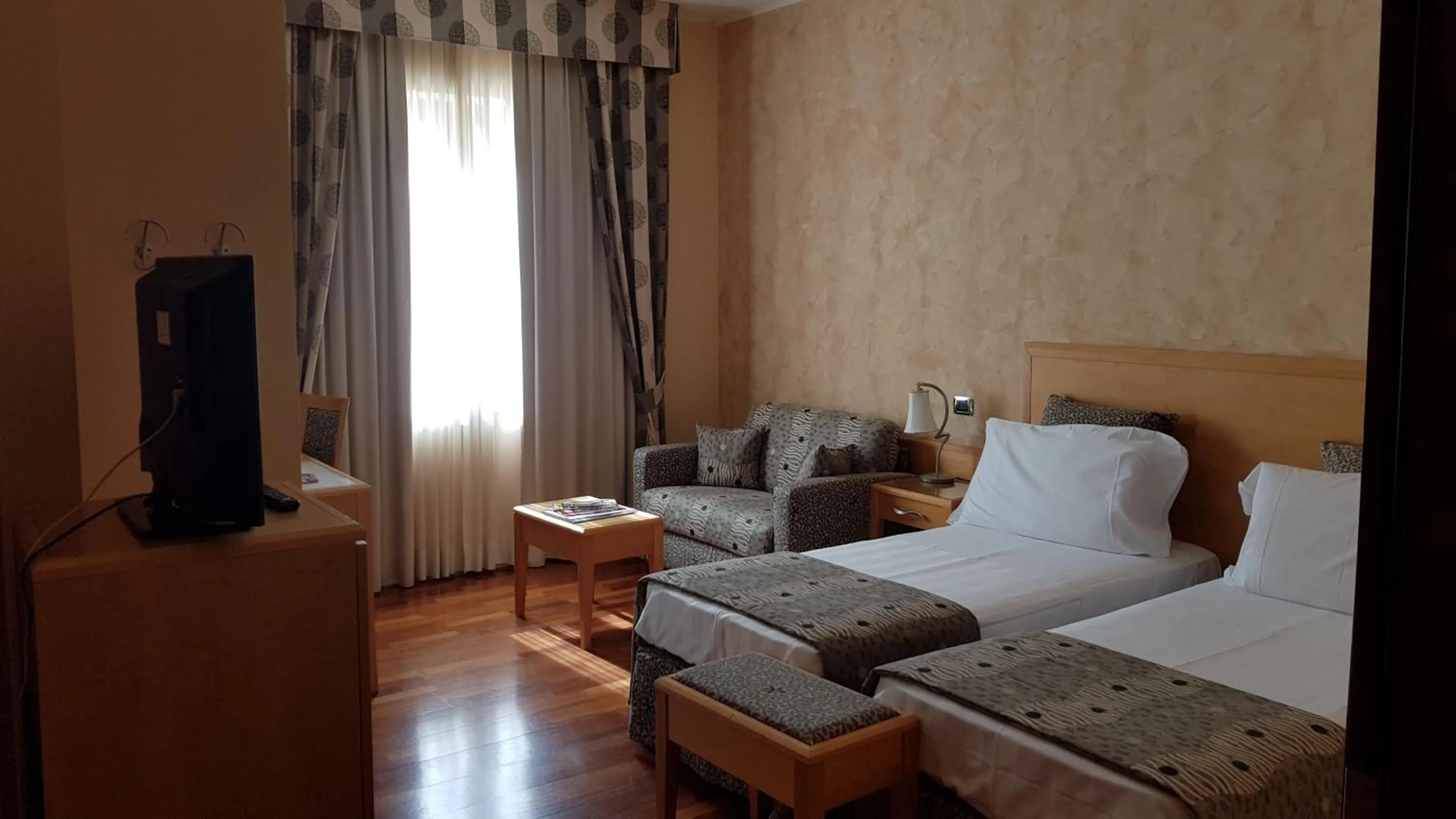 Bedroom, Bed in Riviera Hotel