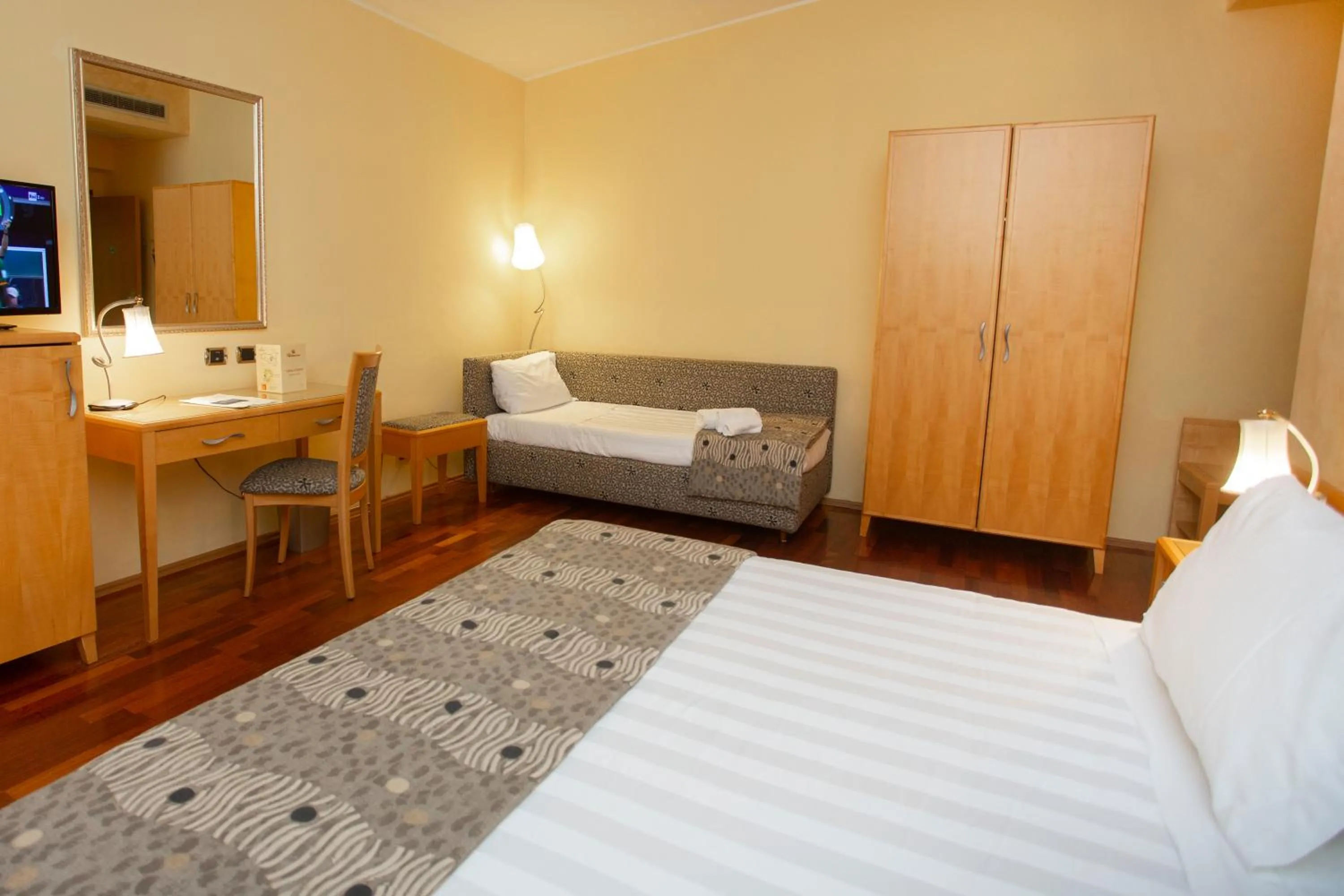 Bedroom, Bed in Riviera Hotel