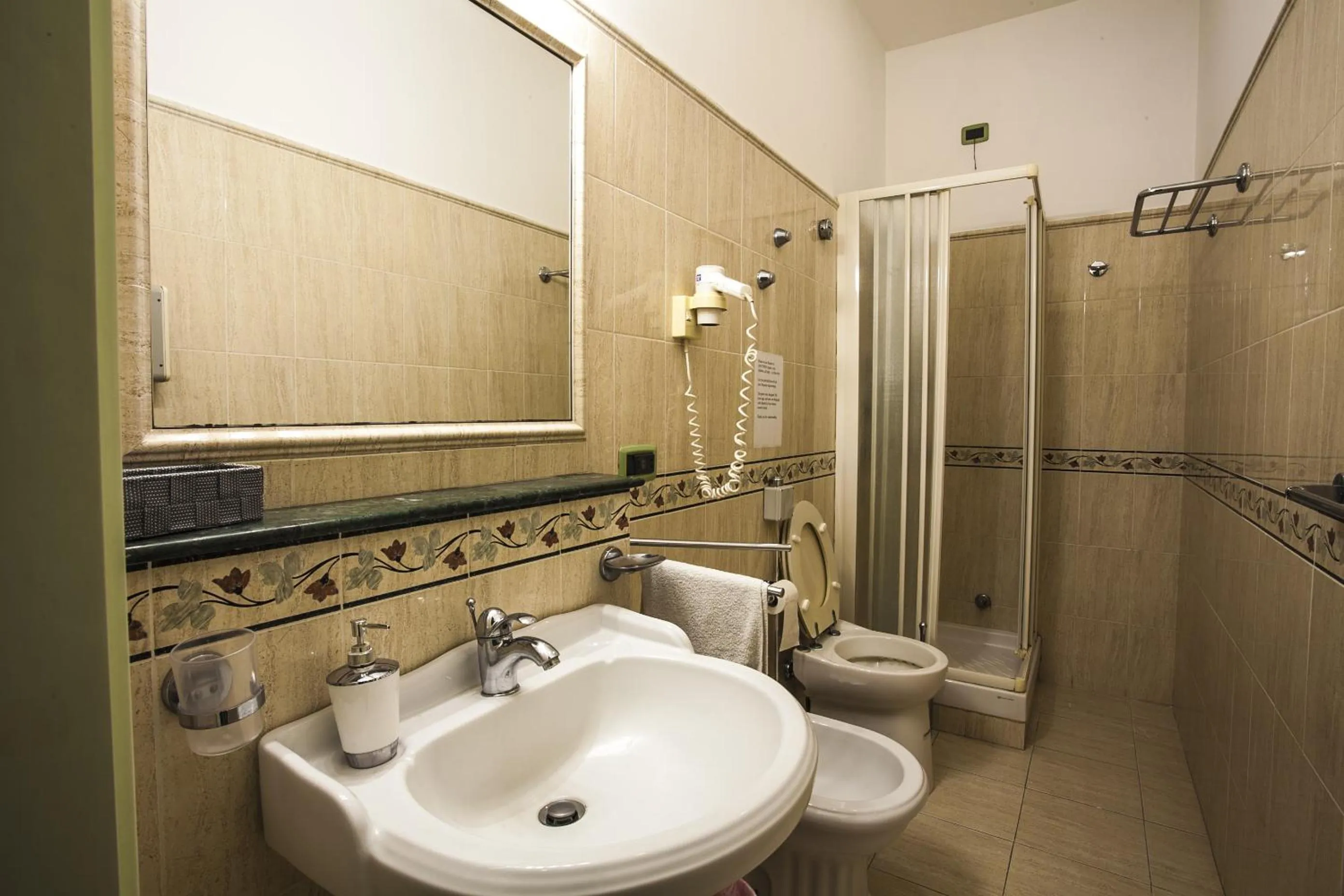 Bathroom in Ostello degli Elefanti