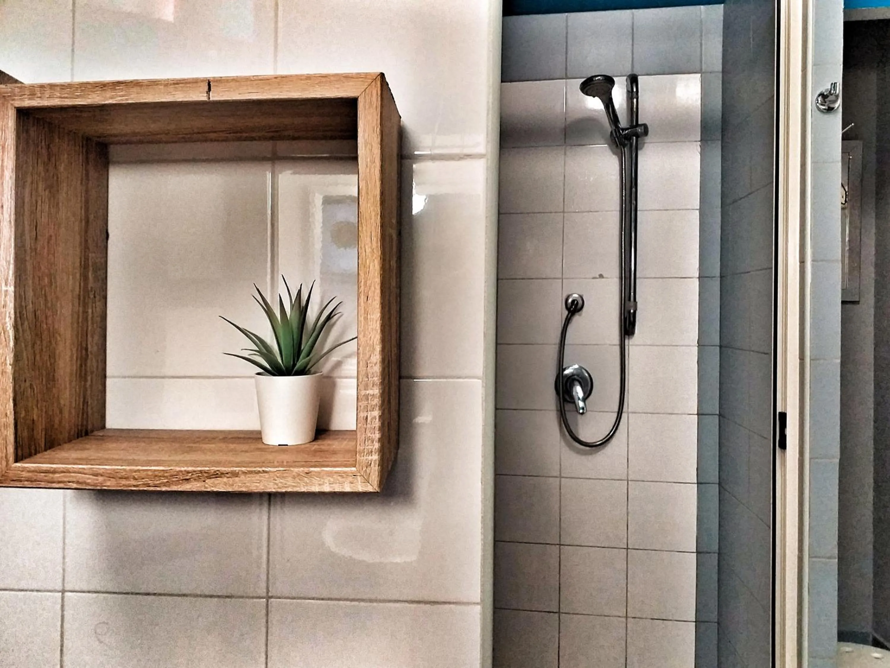 Shower in Ostello degli Elefanti