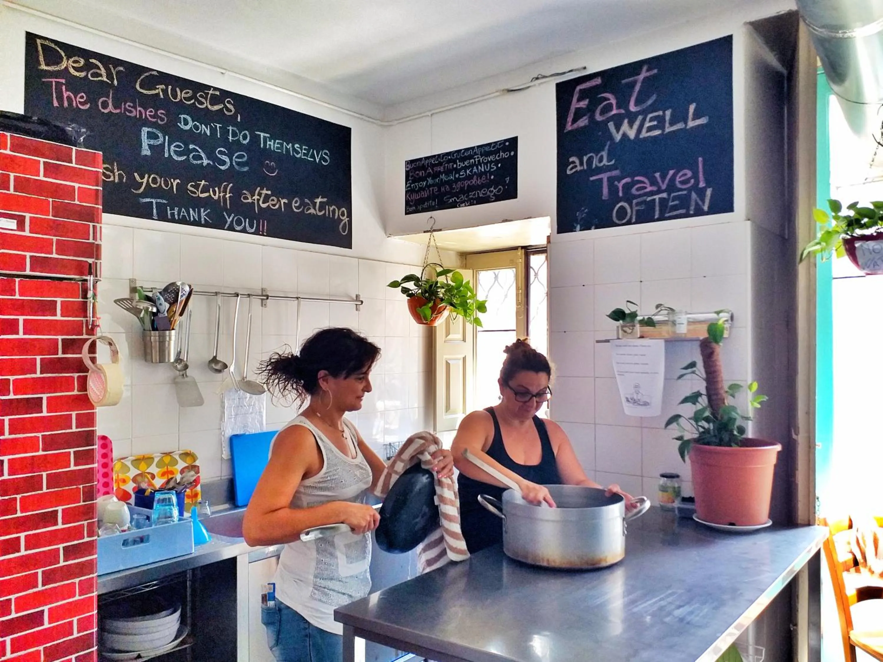 Communal kitchen in Ostello degli Elefanti