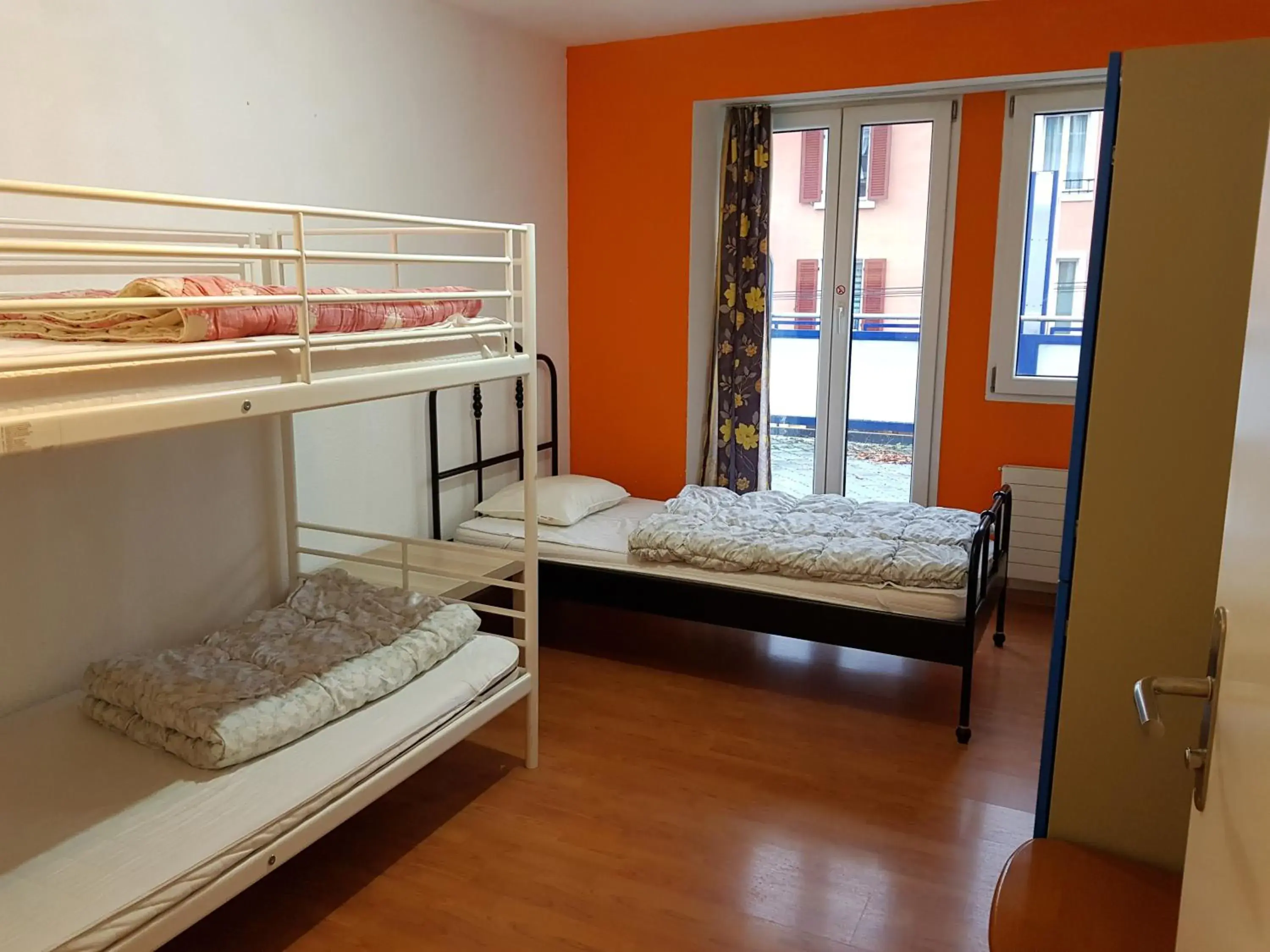 Single Bed in 3-Bed Dormitory Room in Bellpark Hostel Single Bed in 3-Bed Dormitory Room in Bellpark Hostel