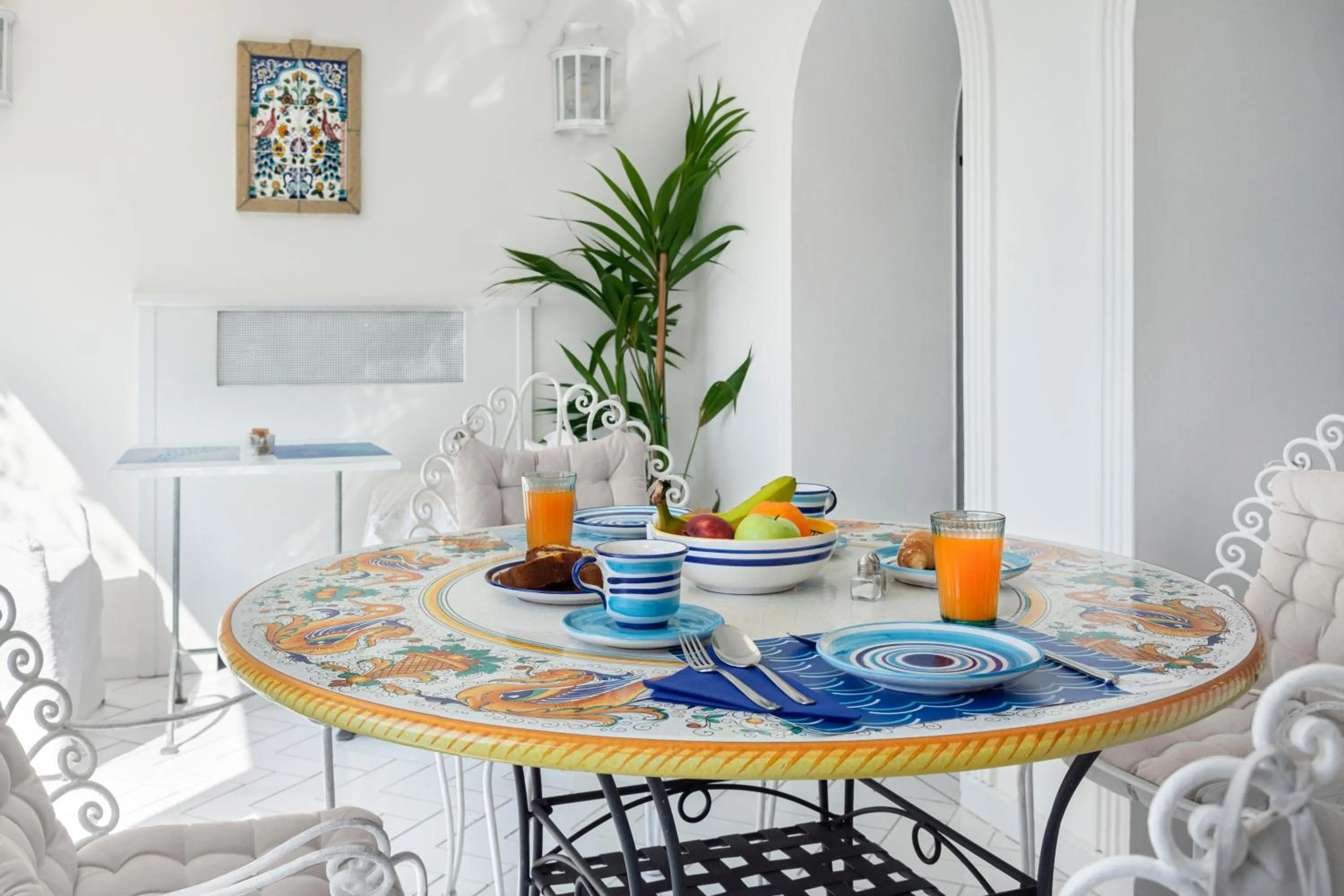 Restaurant/places to eat in Hotel Bougainville