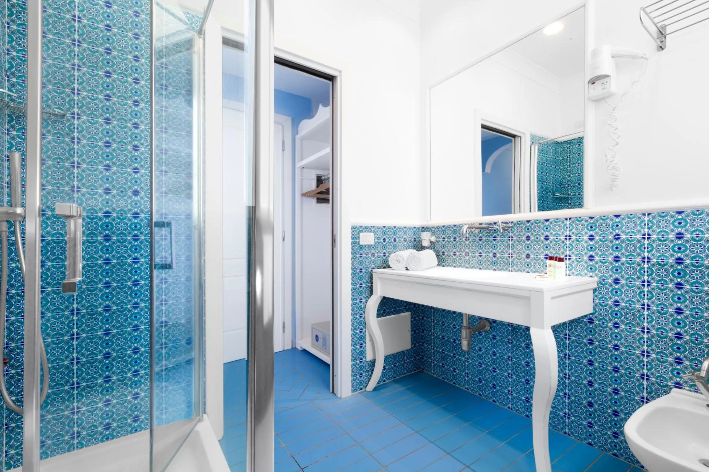 Bathroom in Hotel Bougainville