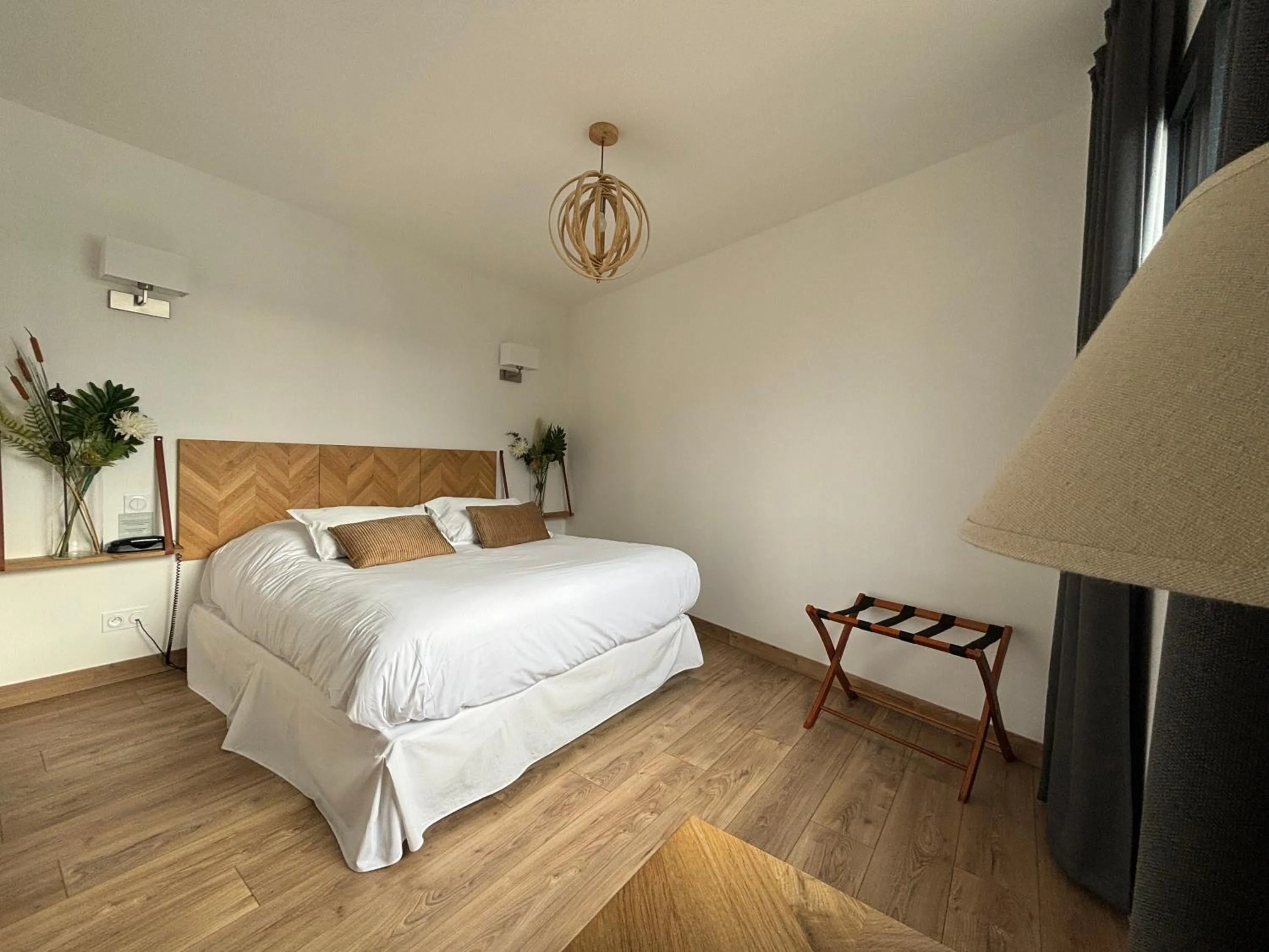 Bed in LA TOUR AUX CRABES près de la plage