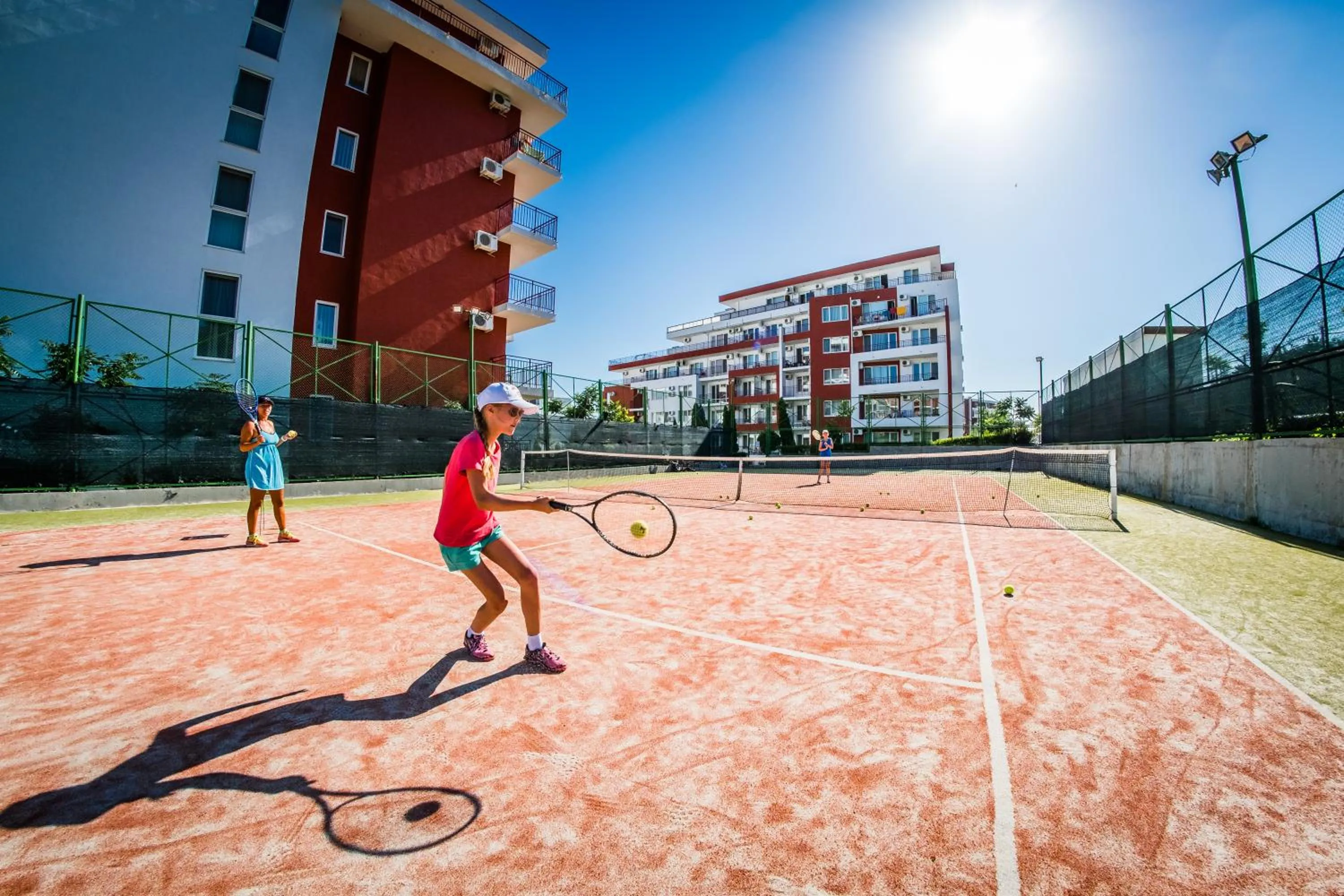 Tennis court in Marina View Fort Beach