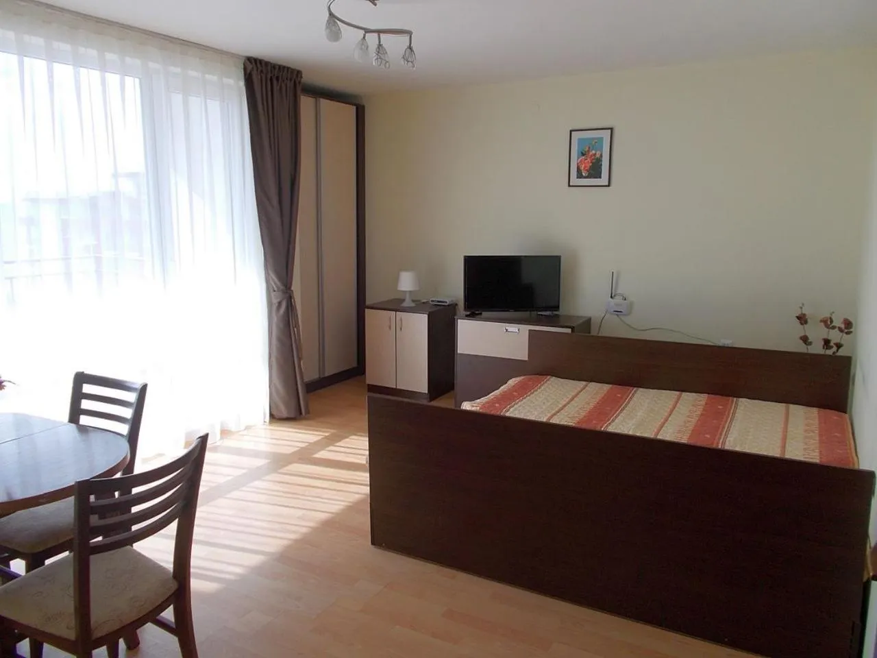 Photo of the whole room, Bed in Marina View Fort Beach