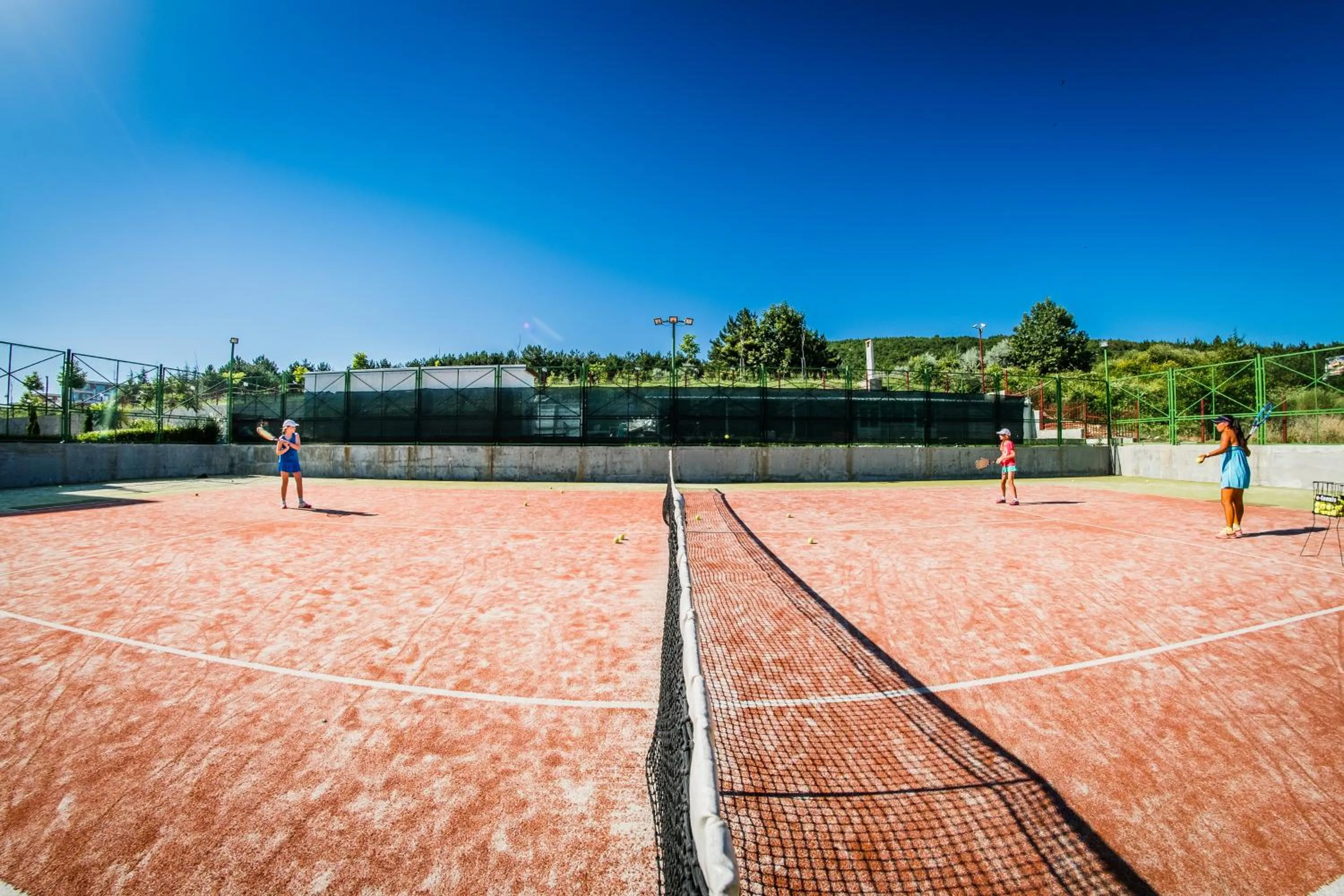 Tennis court in Marina View Fort Beach