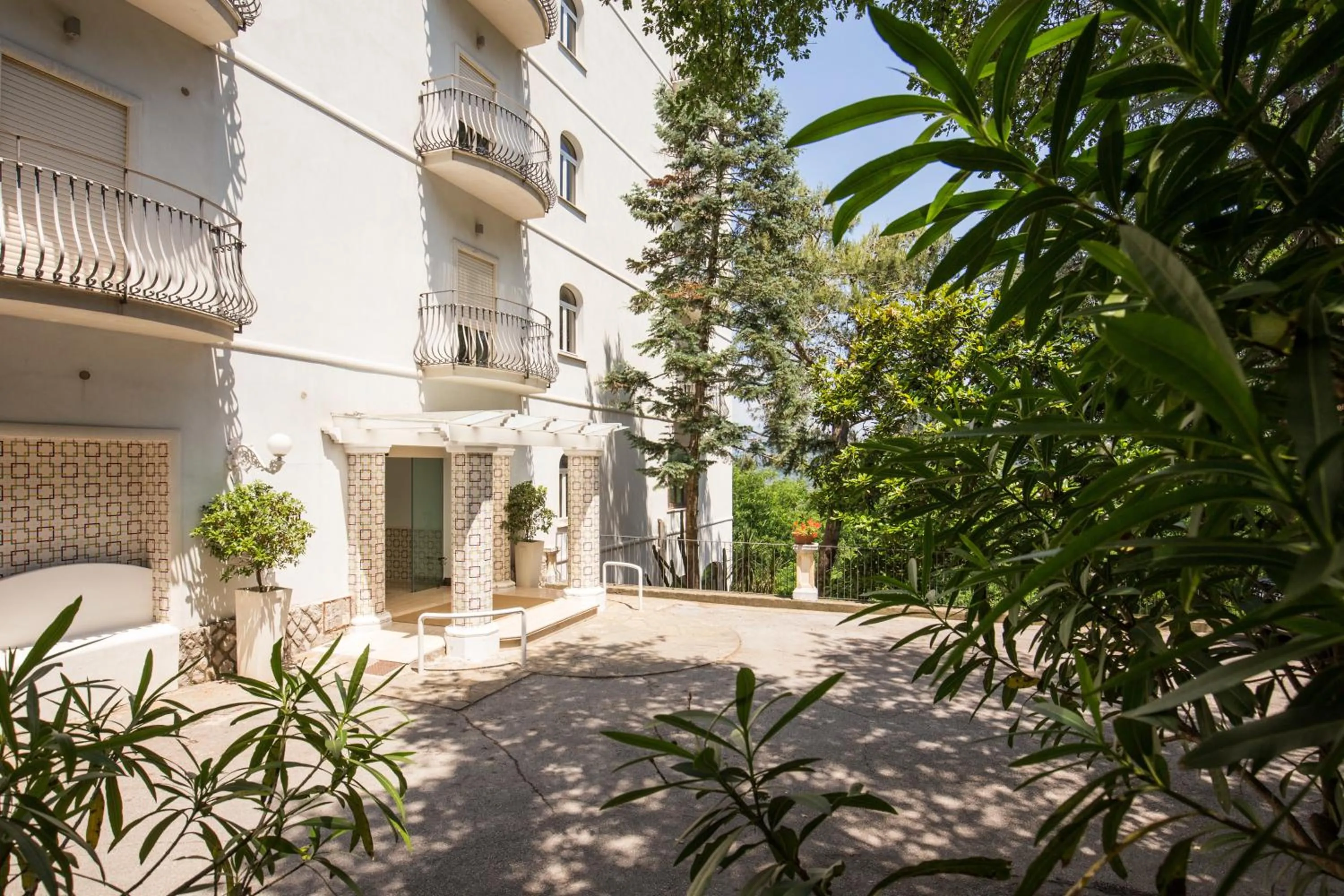 Facade/entrance in Grand Hotel Hermitage