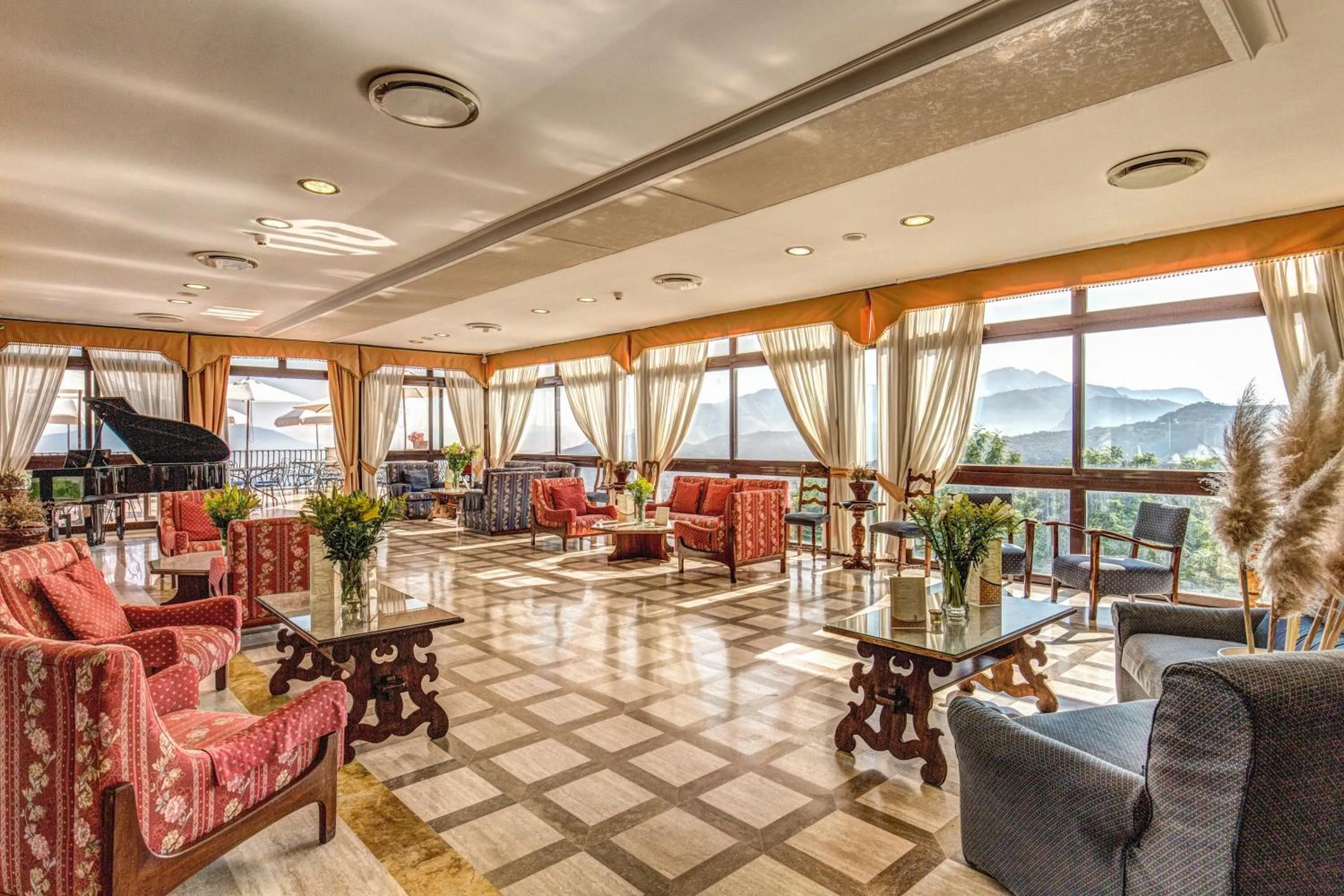 Communal lounge/ TV room in Grand Hotel Hermitage