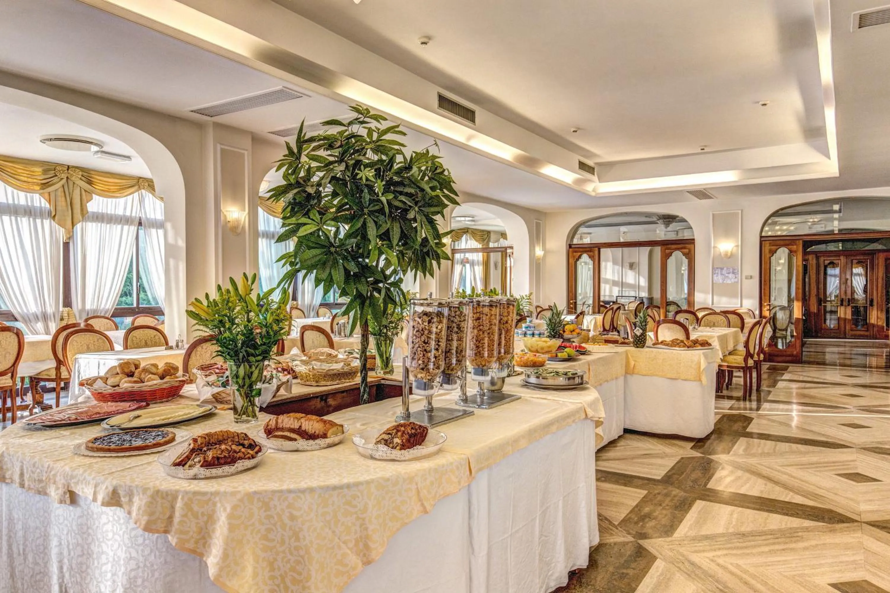 Restaurant/places to eat in Grand Hotel Hermitage