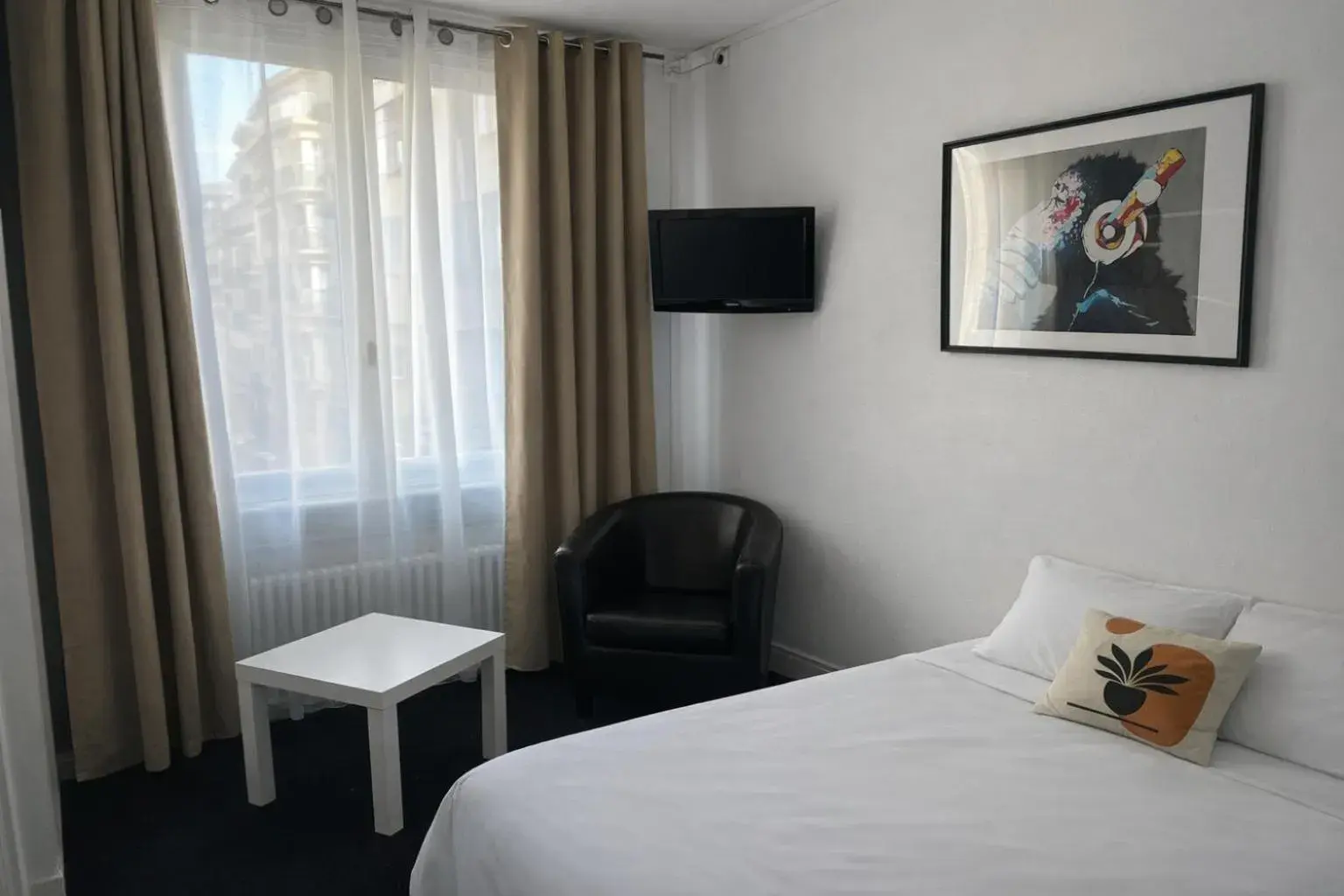 Double Room in Vieille tour Hotel centre Rouen Double Room in Vieille tour Hotel centre Rouen