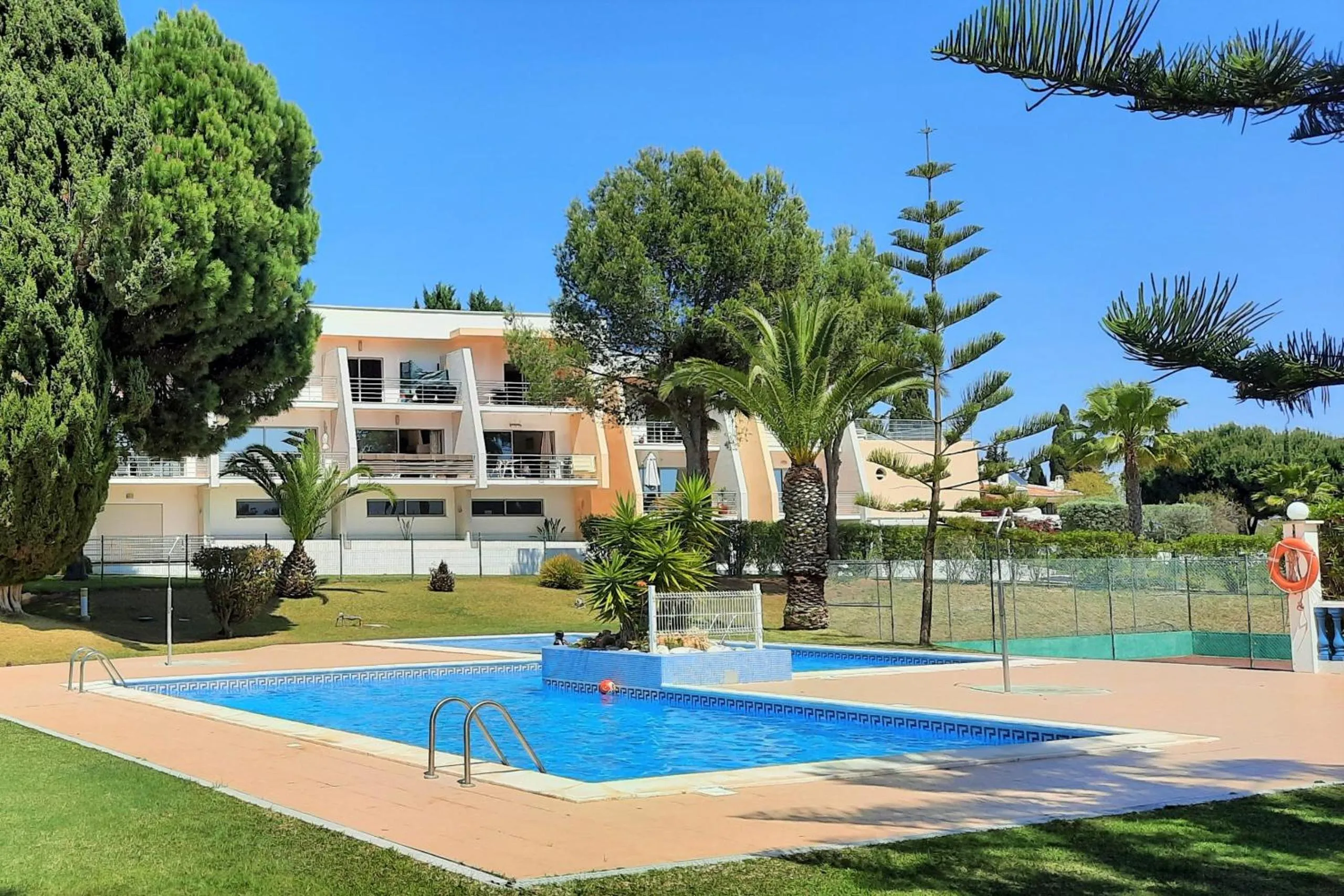 Swimming pool in Armação De Pêra Brightness 2 With Pool by Homing
