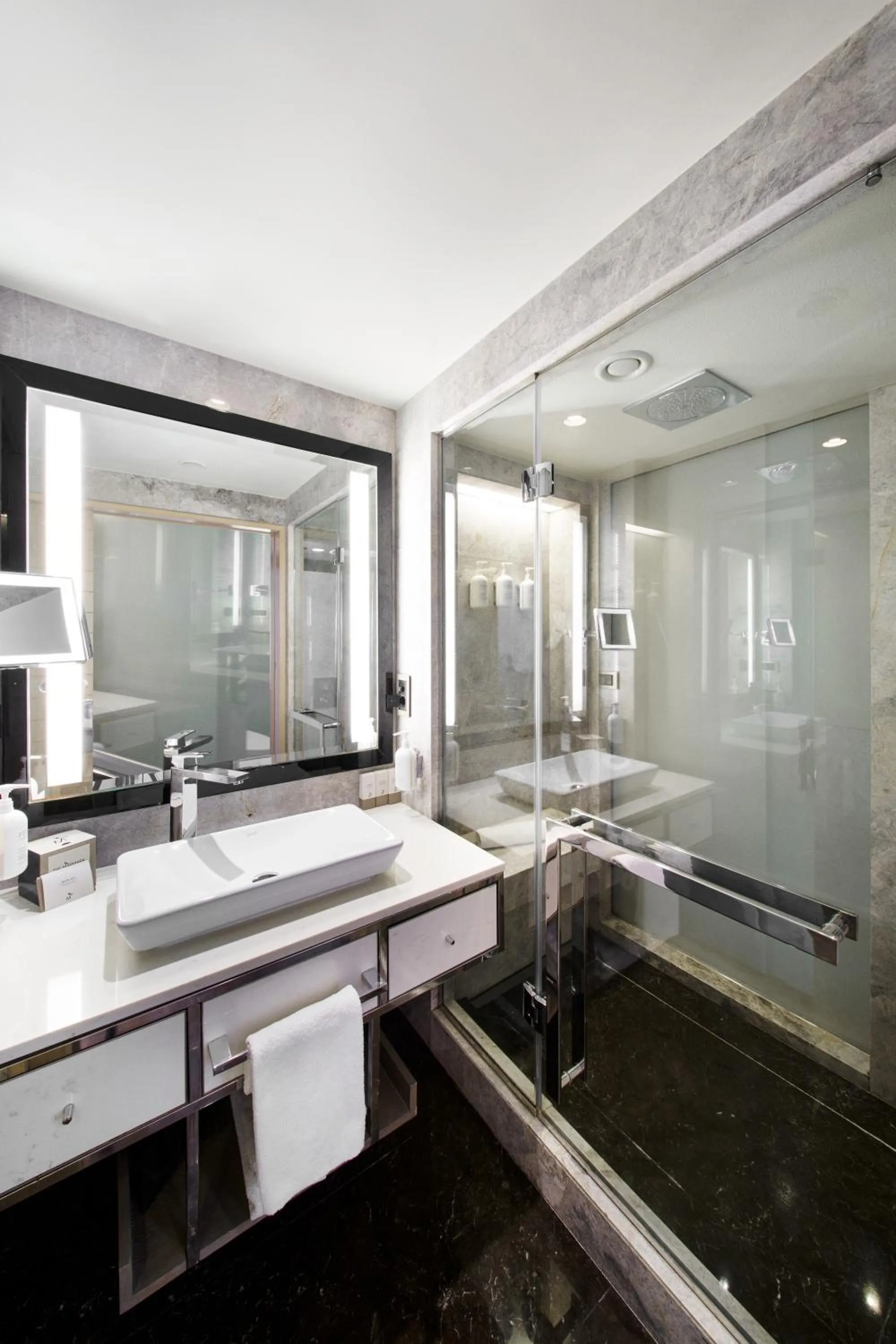 Shower in The Marmara Taksim