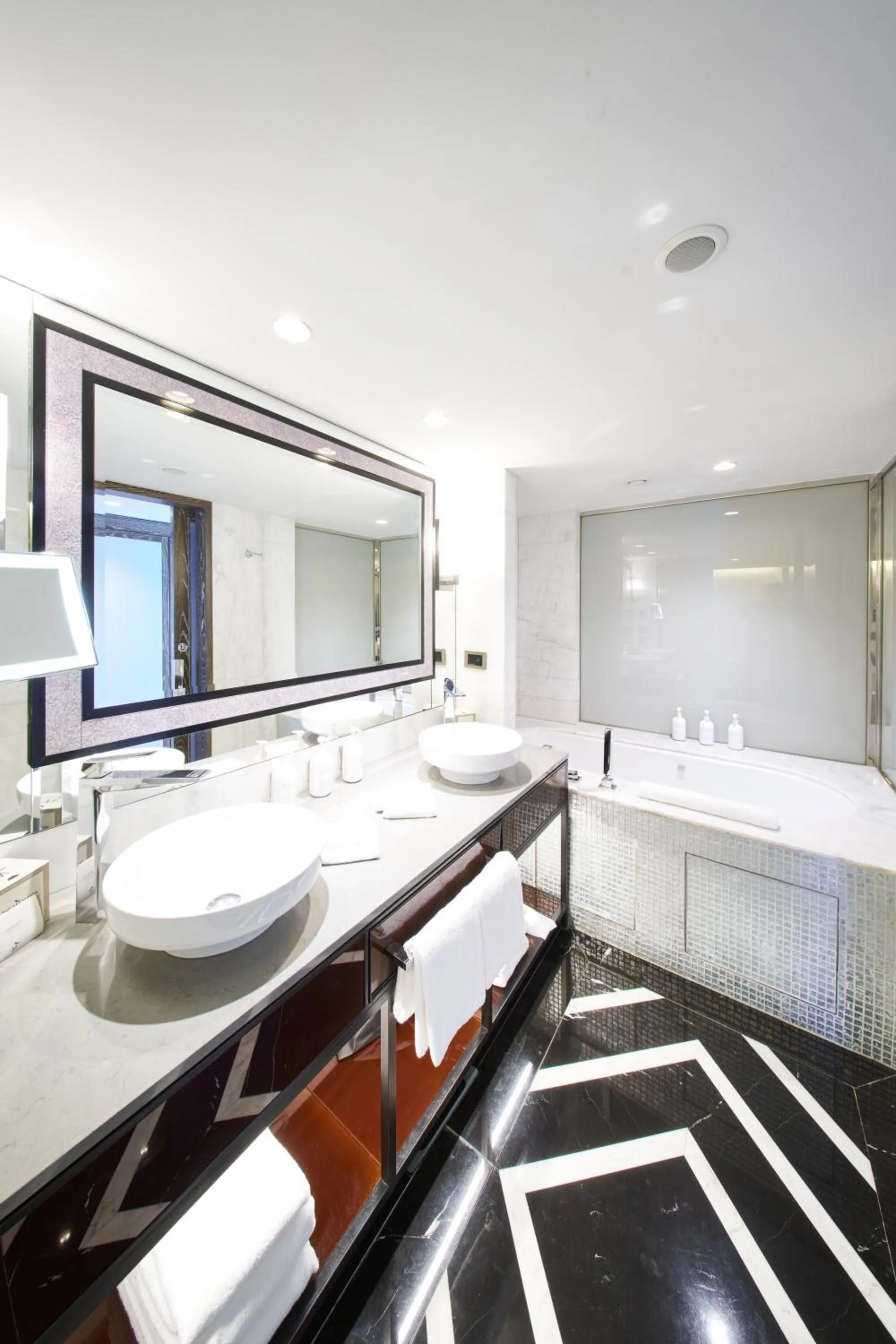 Shower in The Marmara Taksim