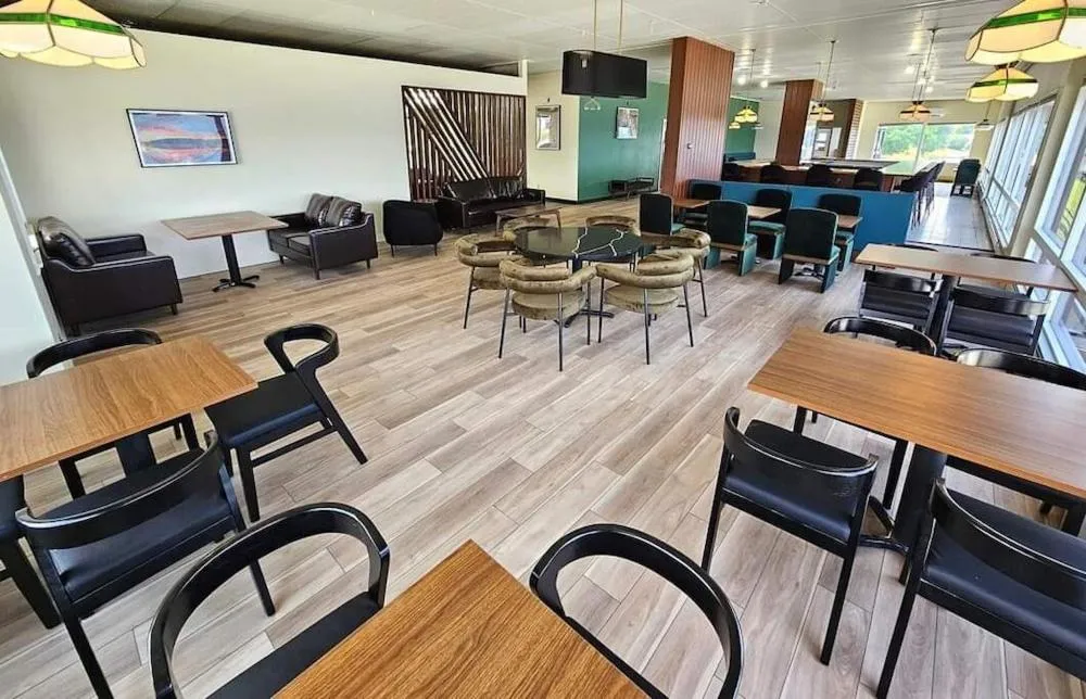 Restaurant/places to eat in The Hotel Laurel at Seneca