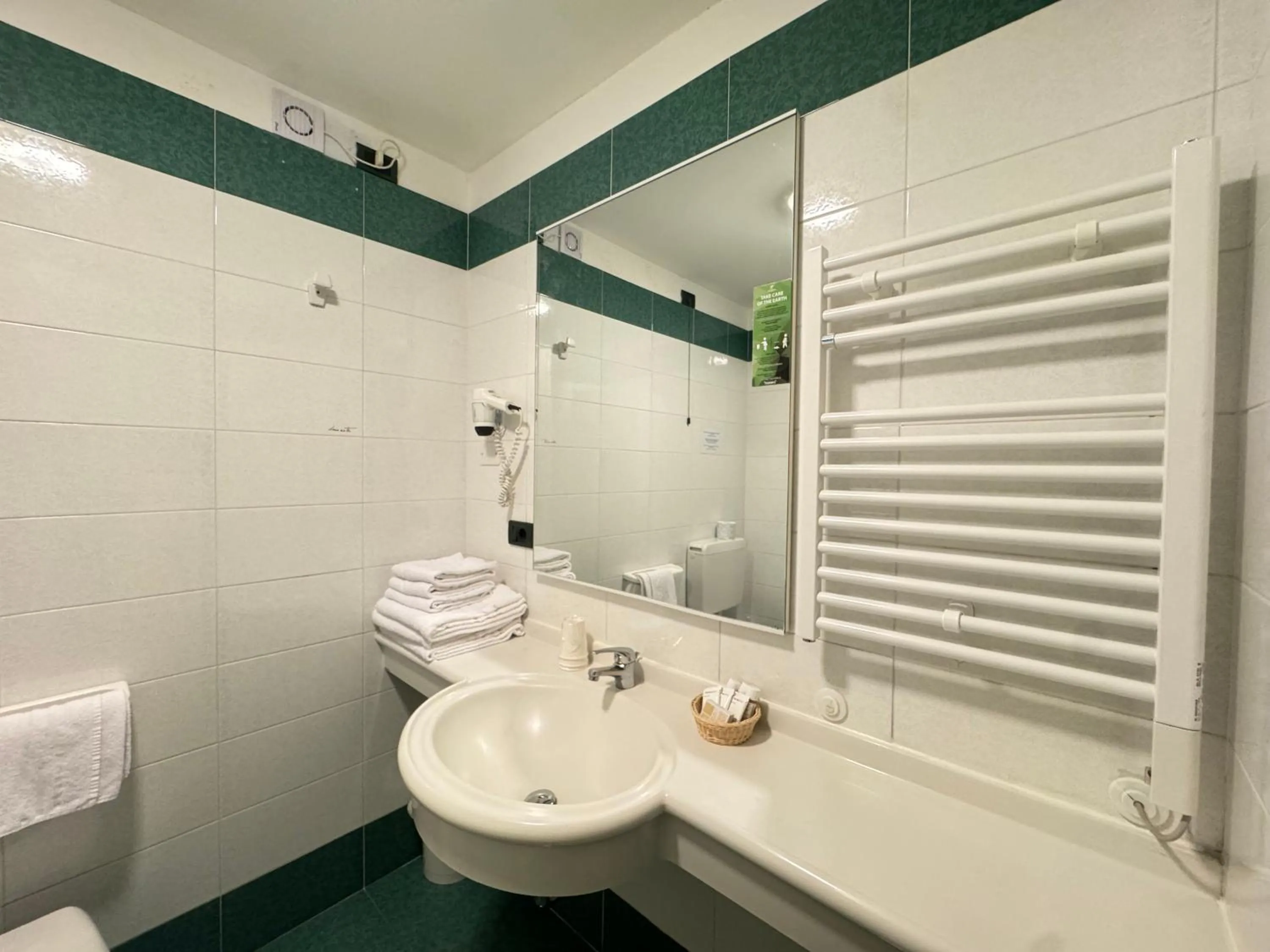 Shower in Hotel Falcone