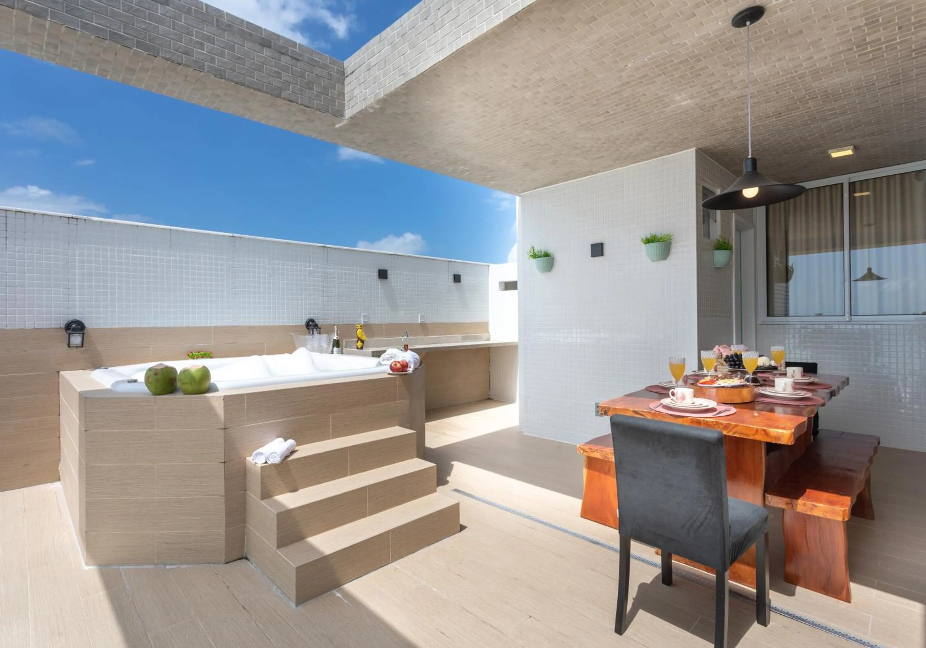 Branco Haus - Pé na areia do Bessa