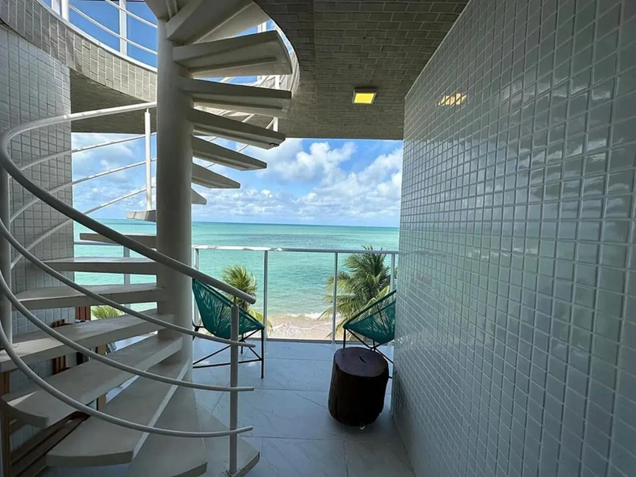 Branco Haus - Pé na areia do Bessa