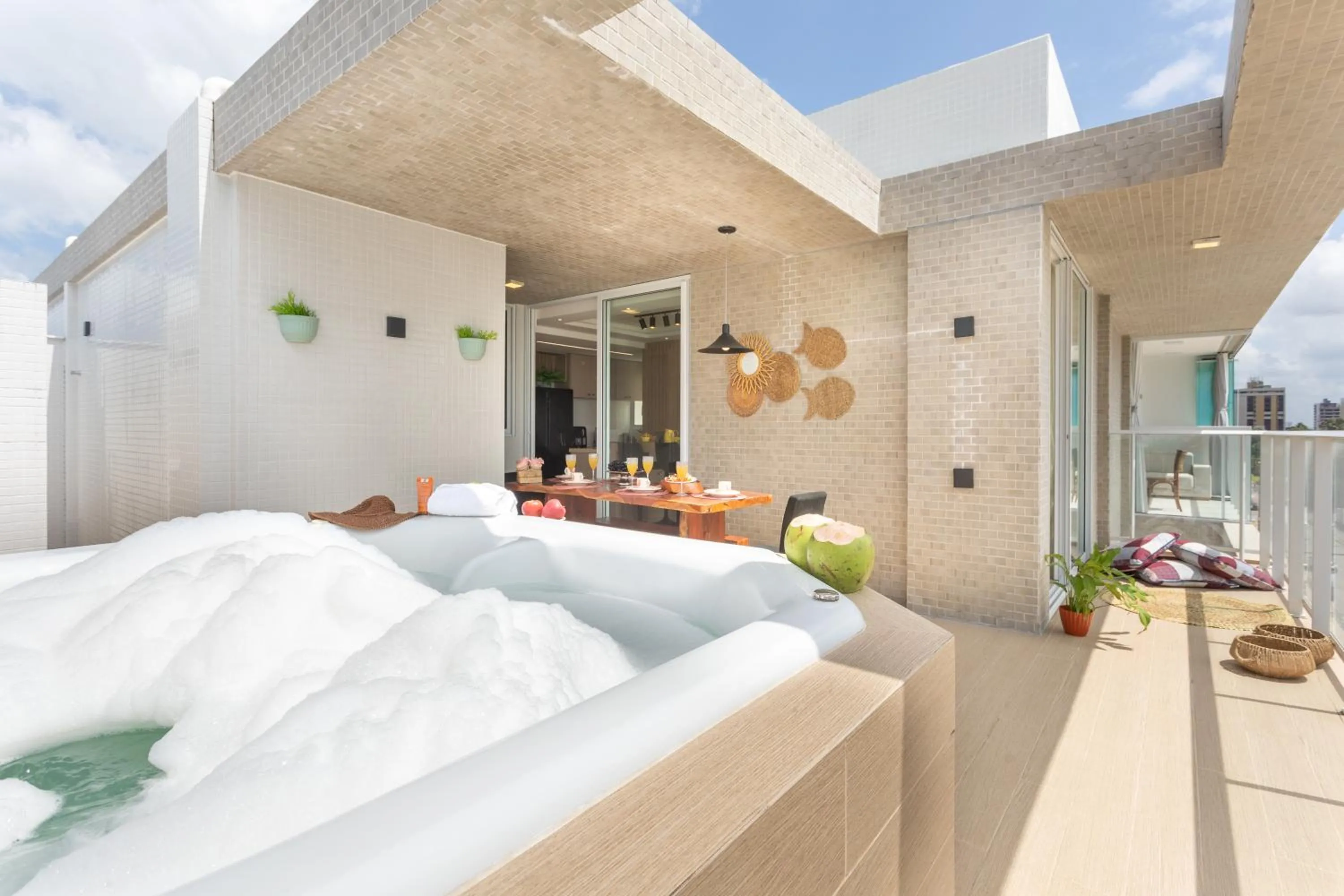 Branco Haus - Pé na areia do Bessa