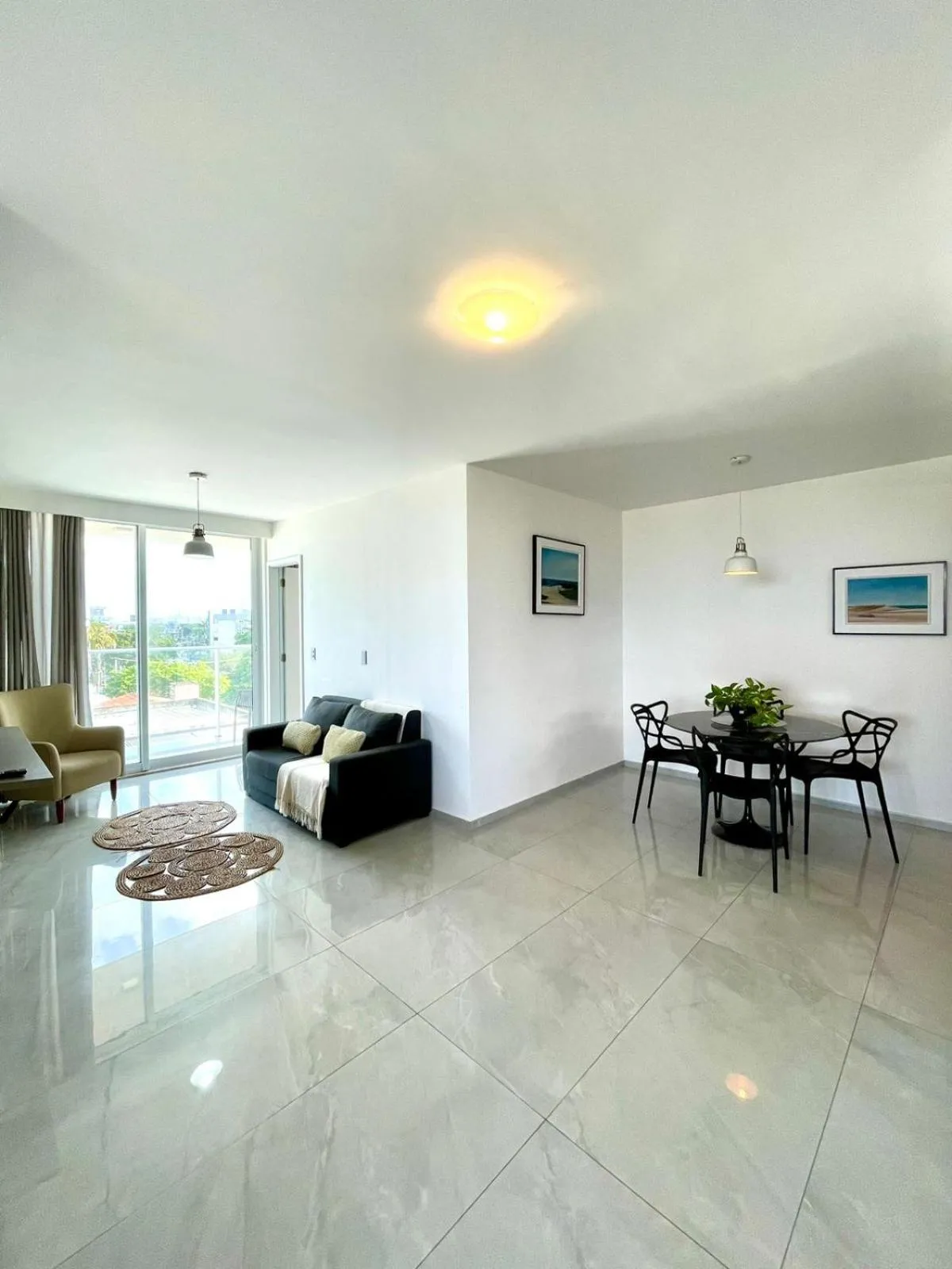 Branco Haus - Pé na areia do Bessa