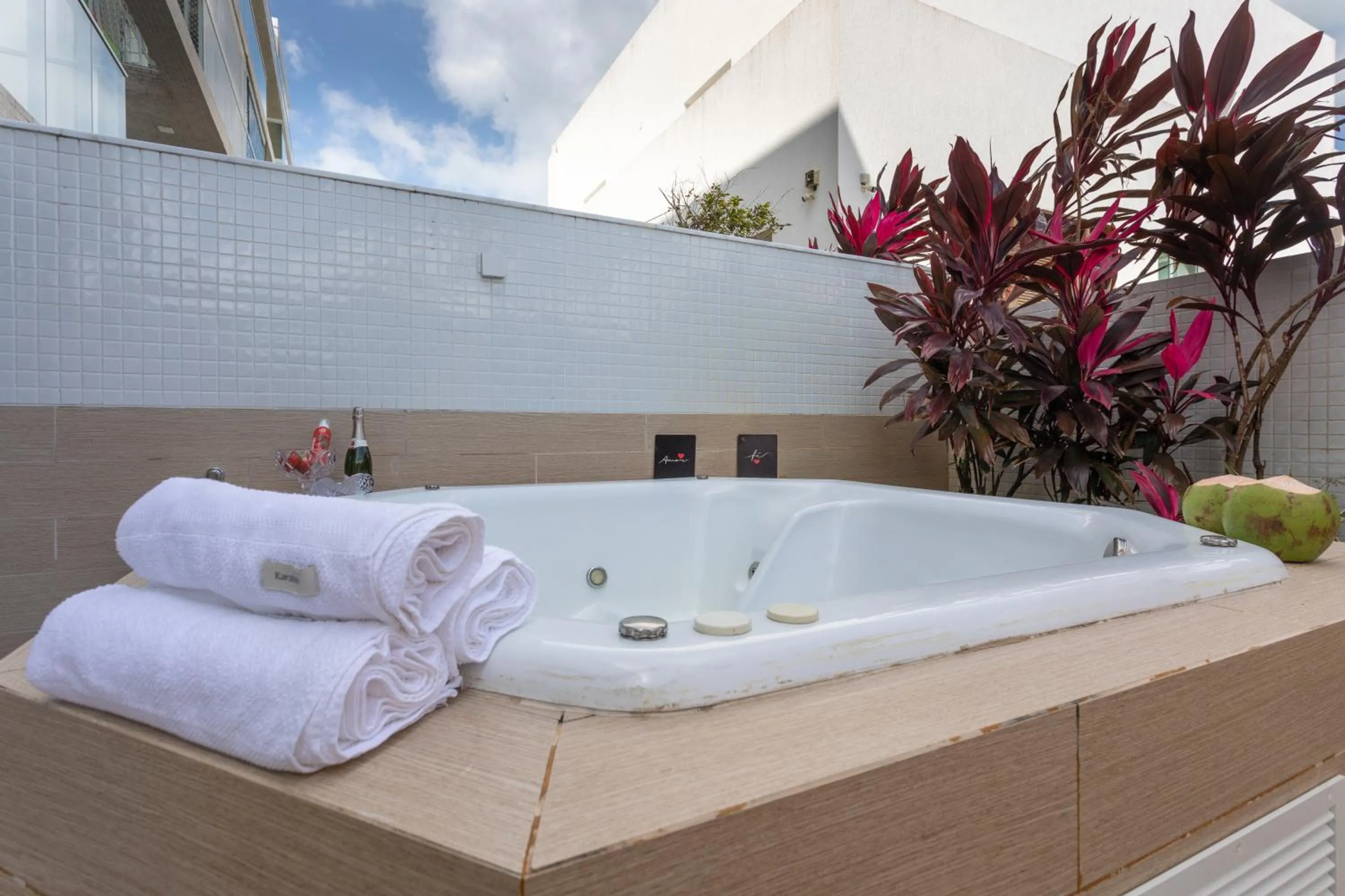 Branco Haus - Pé na areia do Bessa