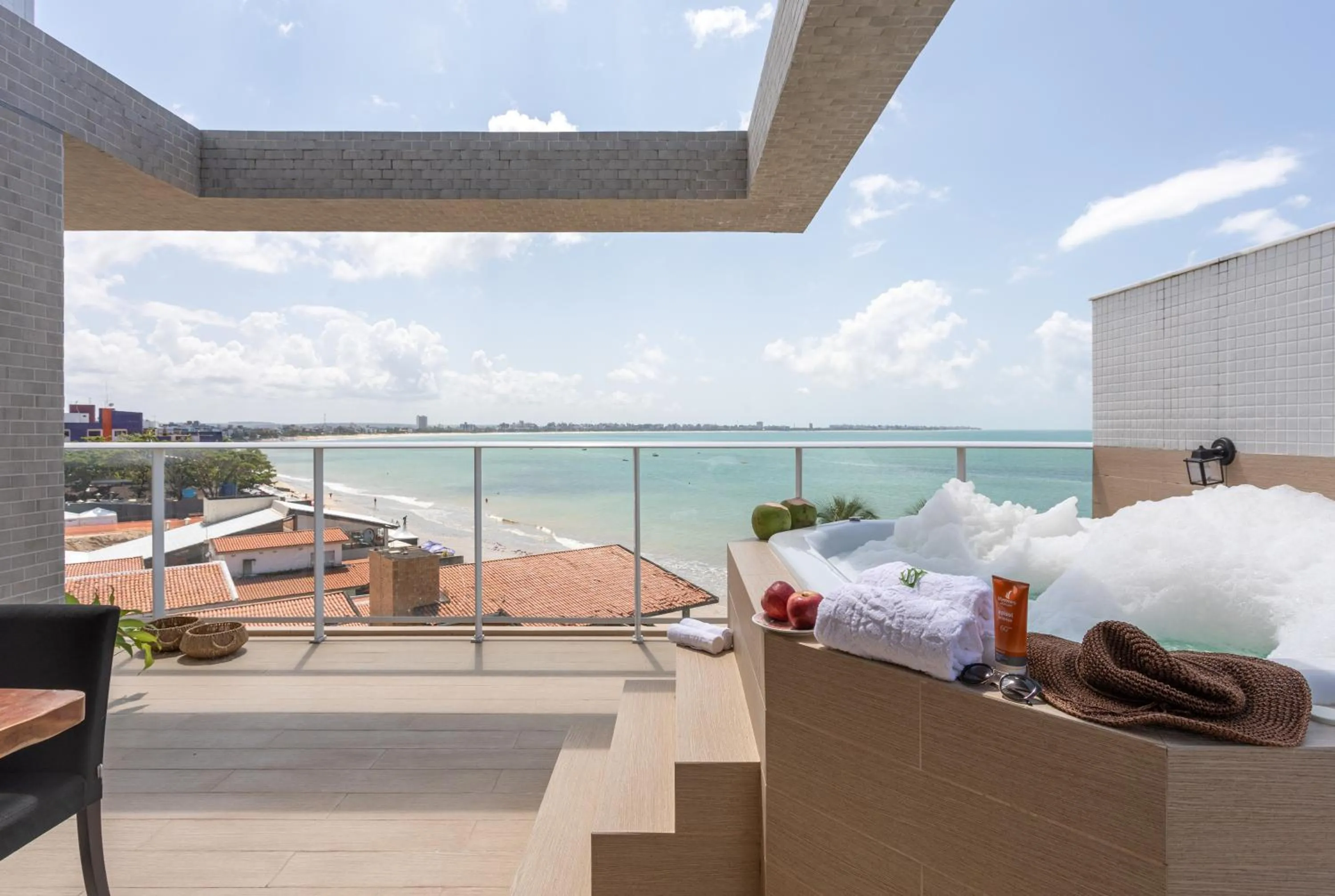 Branco Haus - Pé na areia do Bessa