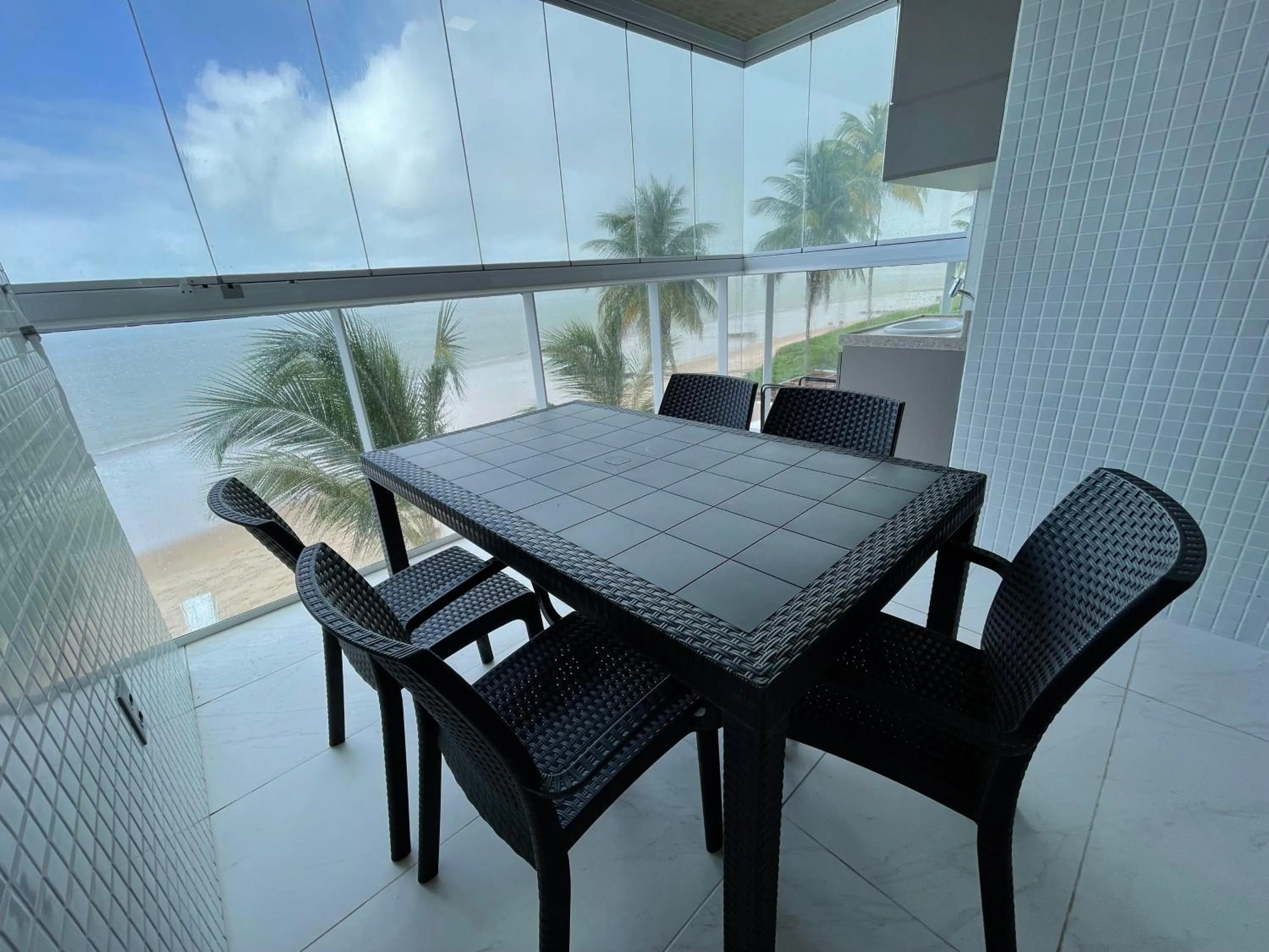 Branco Haus - Pé na areia do Bessa