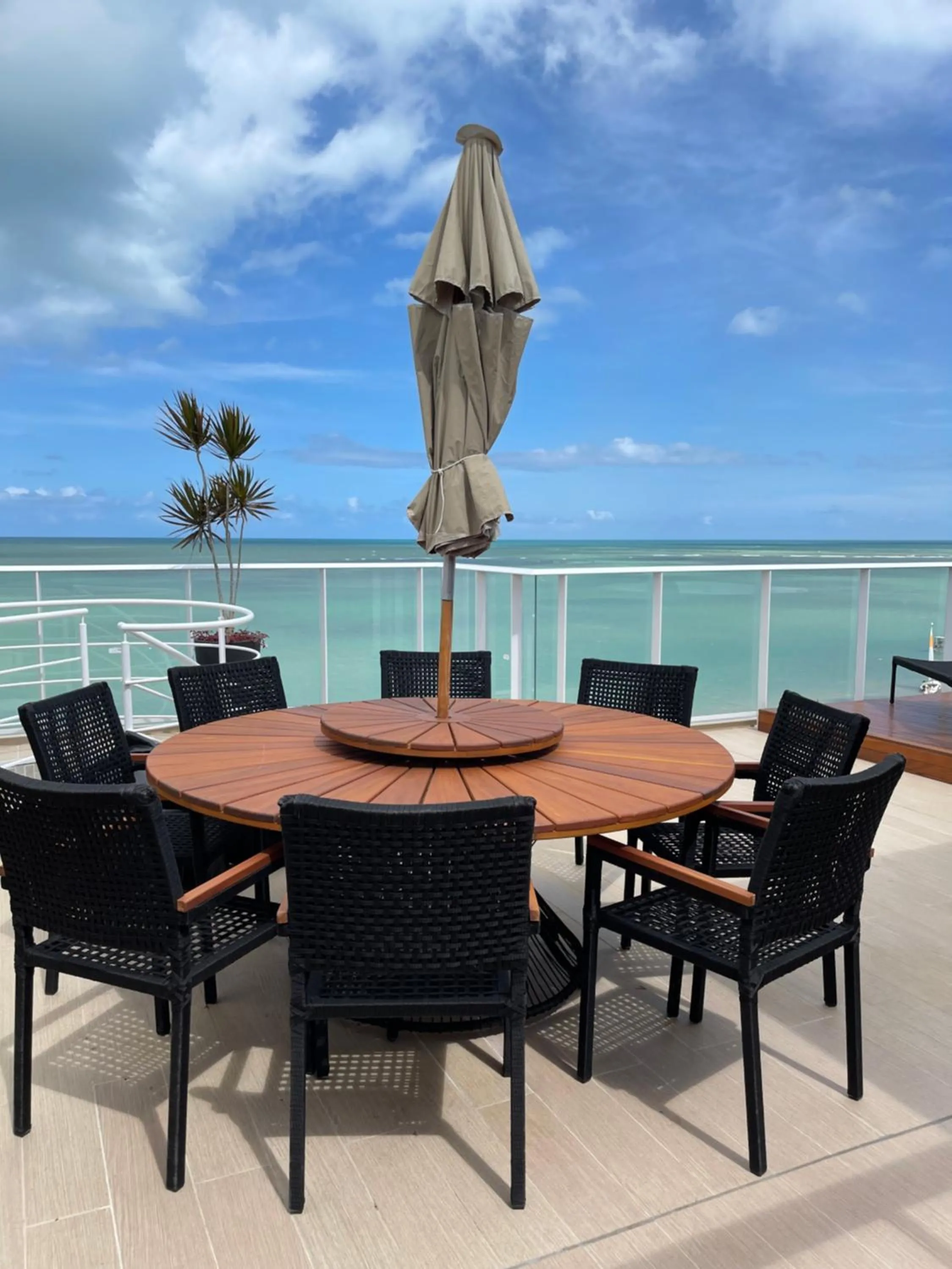 Branco Haus - Pé na areia do Bessa