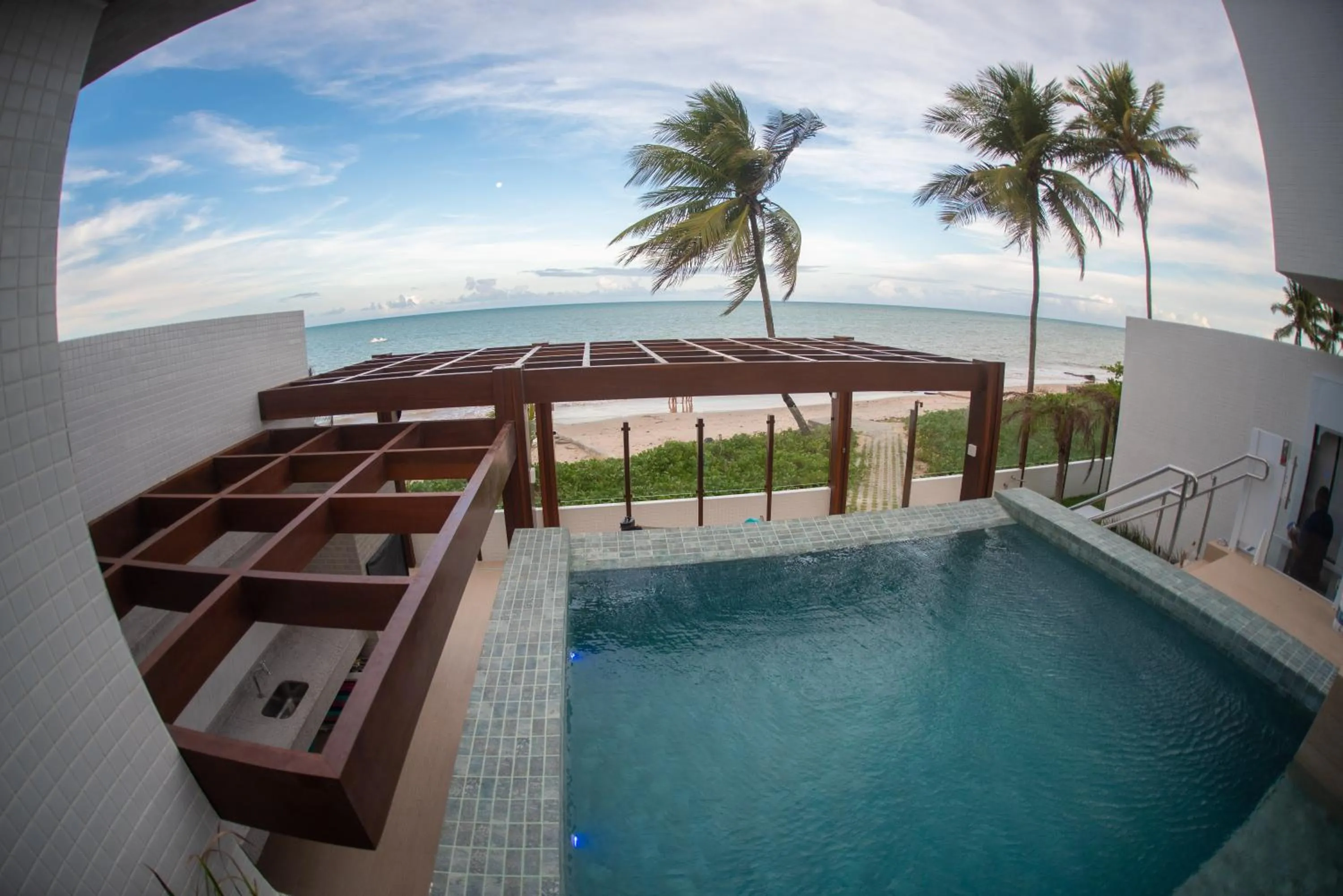 Branco Haus - Pé na areia do Bessa